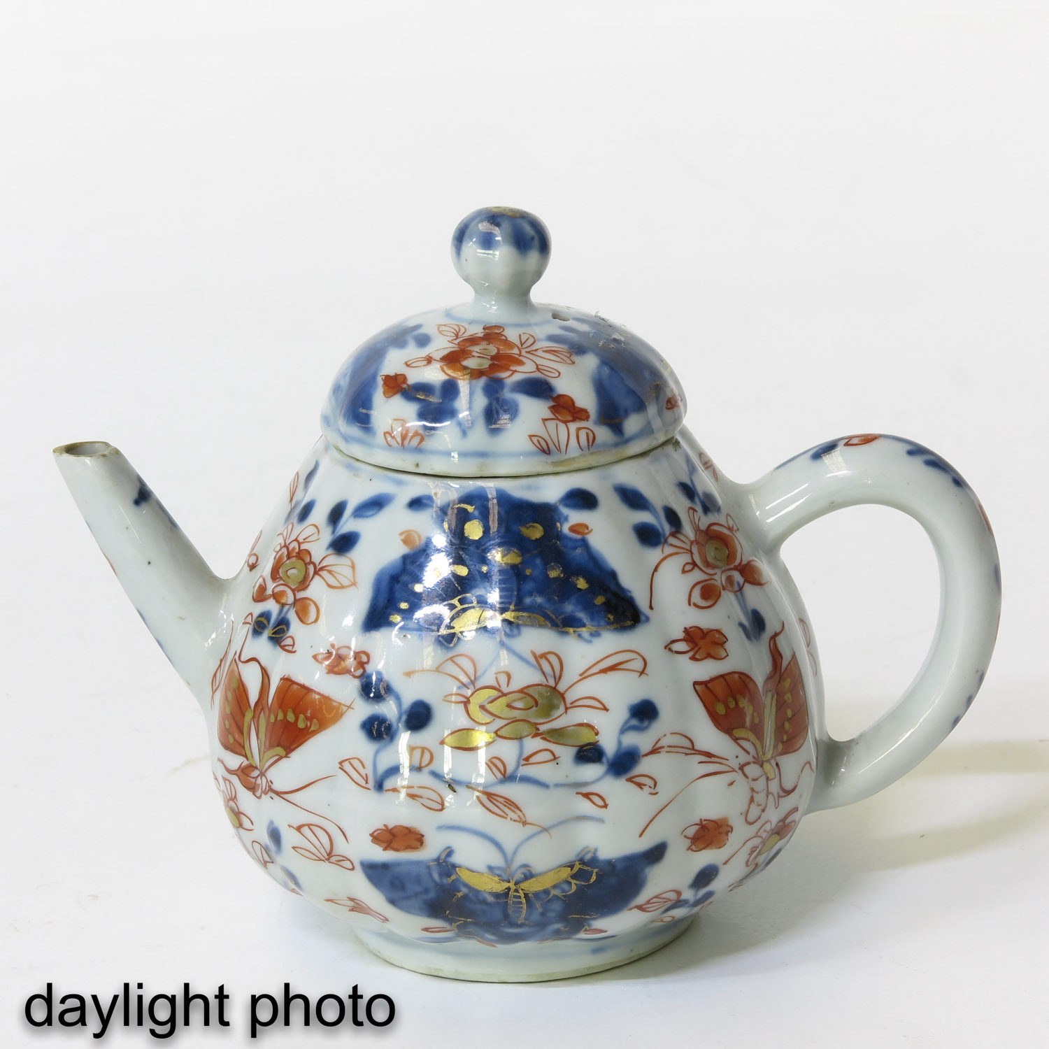An Imari Teapot - Image 7 of 9
