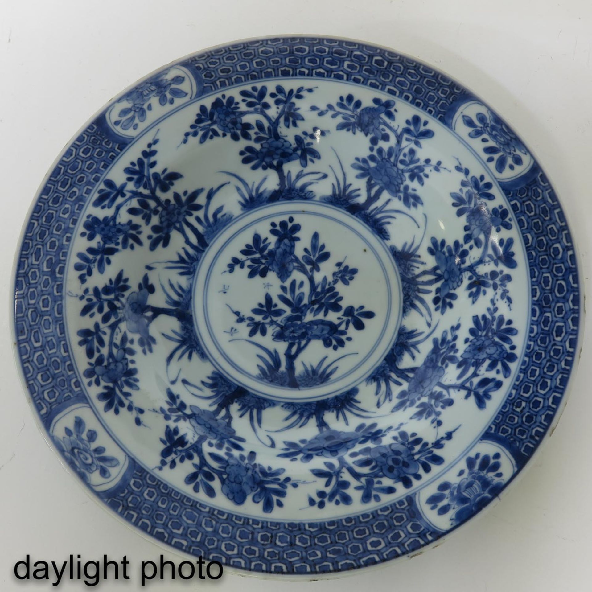 A Pair of Blue and White Plates - Bild 7 aus 10