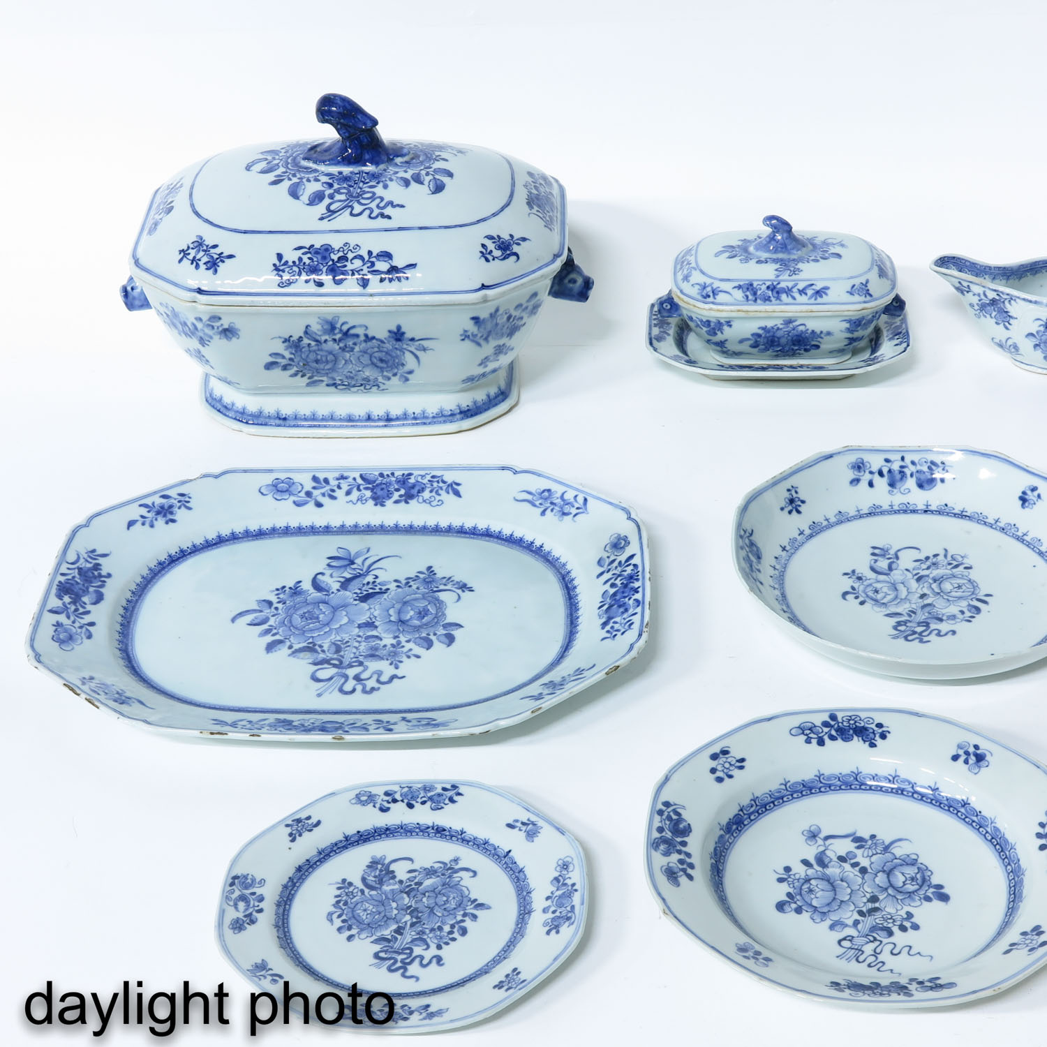 An Extensive Qianlong Period Service - Image 9 of 10