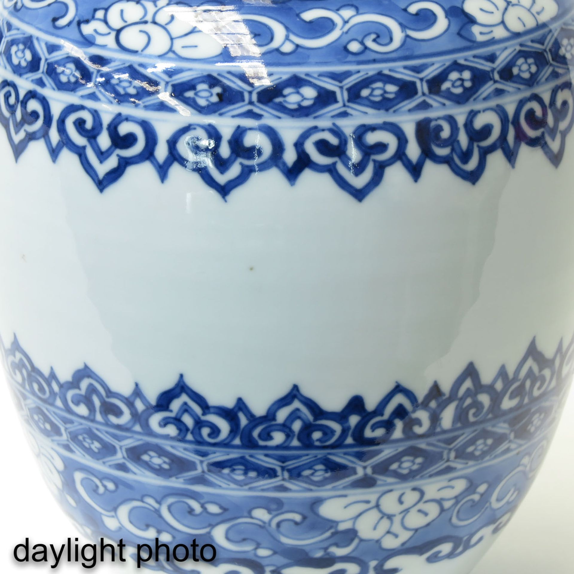 A Blue and White Jar and Cover - Bild 9 aus 9