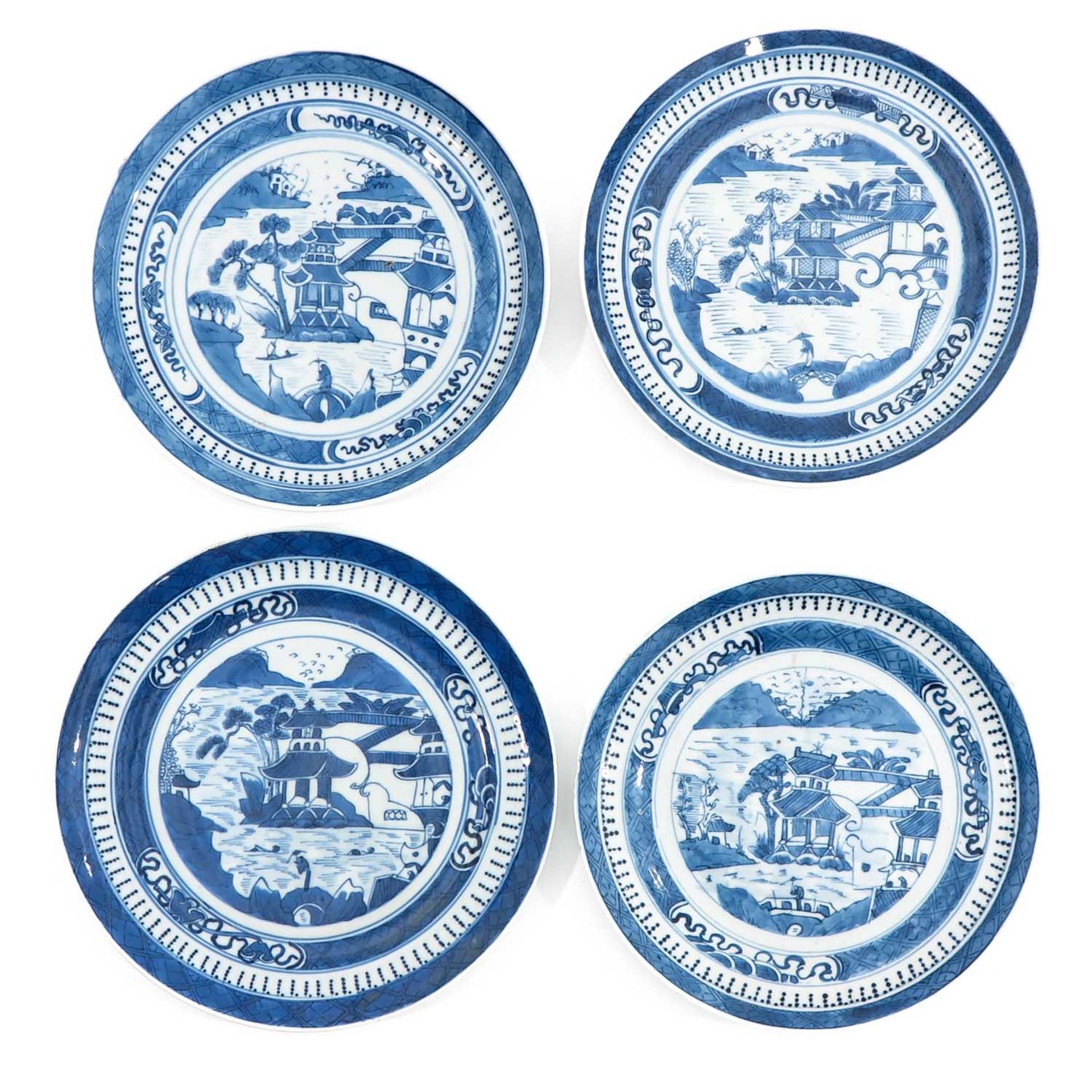 A Collection of 12 Blue and White Plates - Bild 7 aus 10