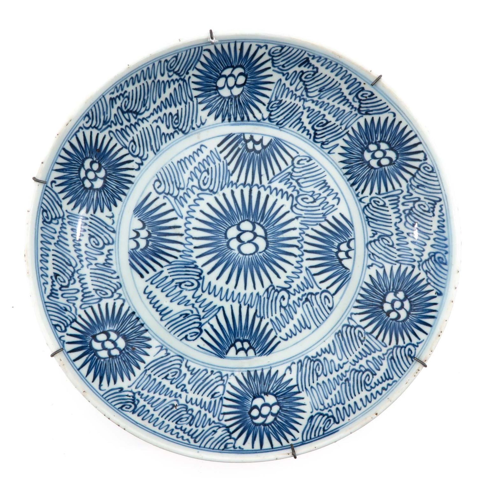 A Lot of 2 Blue and White Plates - Bild 3 aus 9