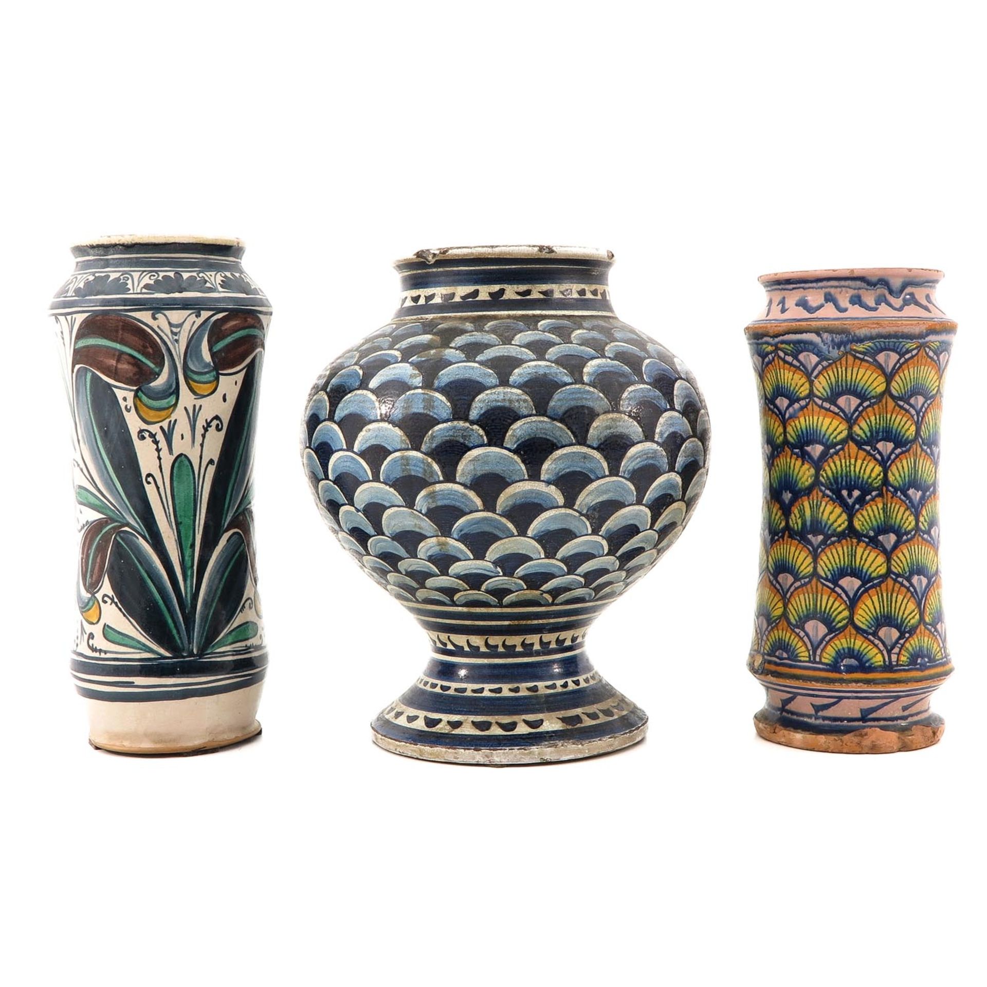 A Collection of Polychrome Pottery Circa 1800 - Bild 3 aus 9