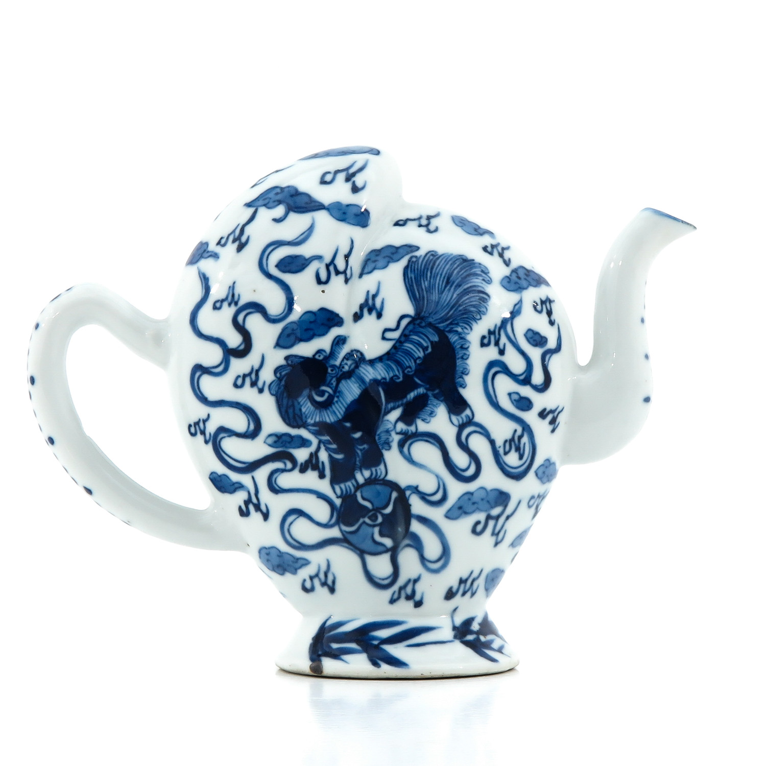 A Blue and White Cadogan Teapot - Image 3 of 9