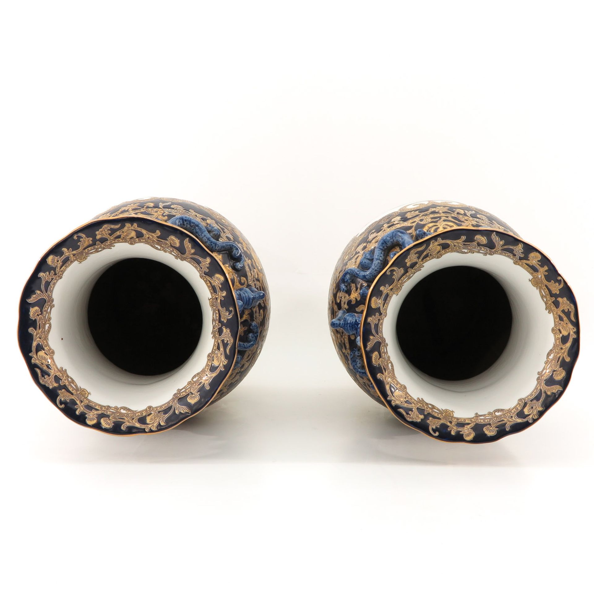 A Pair of Macao Vases - Image 5 of 10