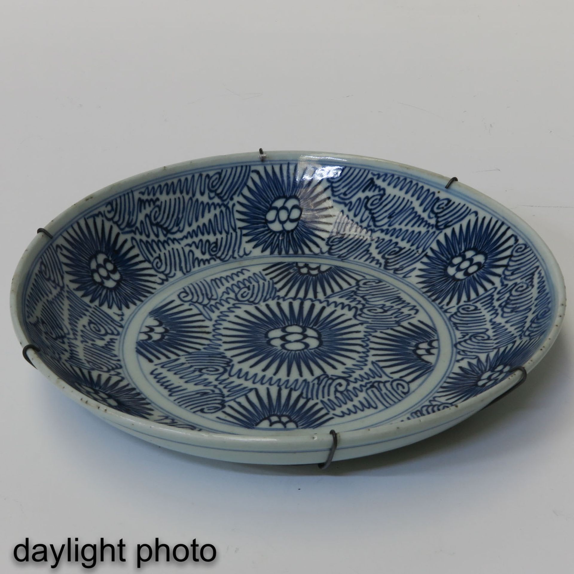 A Lot of 2 Blue and White Plates - Bild 7 aus 9