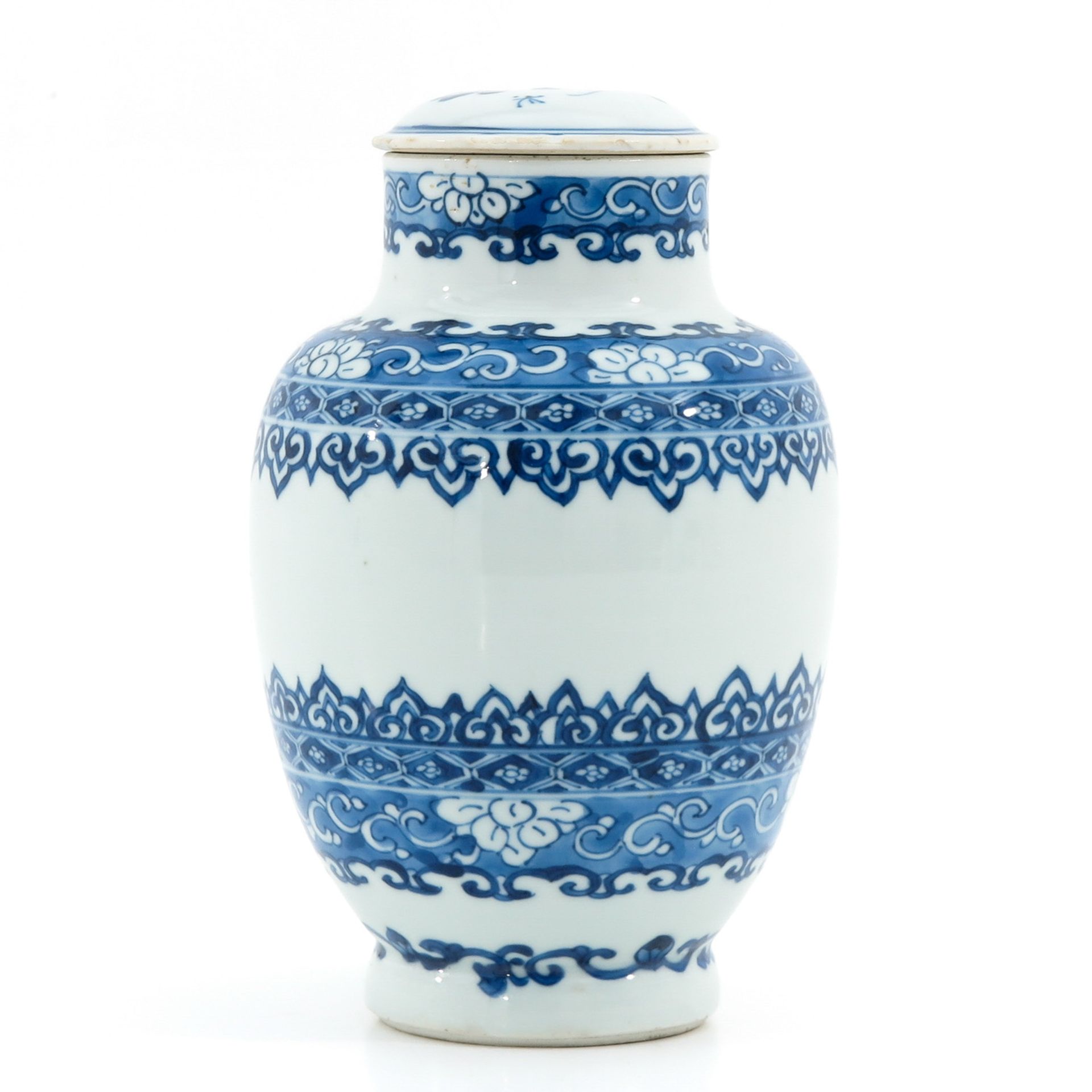 A Blue and White Jar and Cover - Bild 3 aus 9