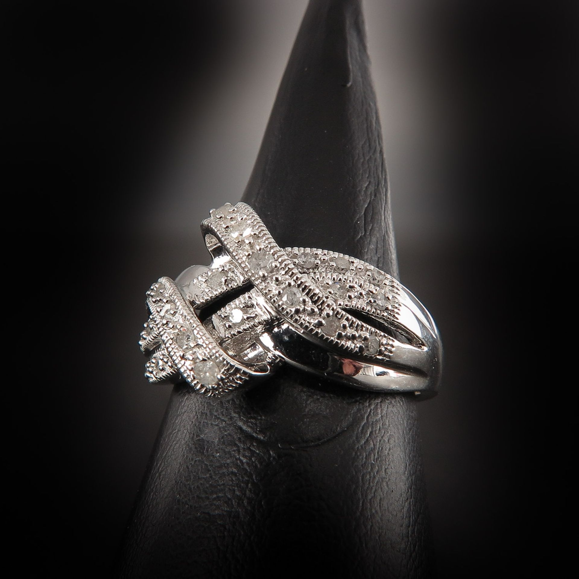 A Ladies 9KG Diamond Ring