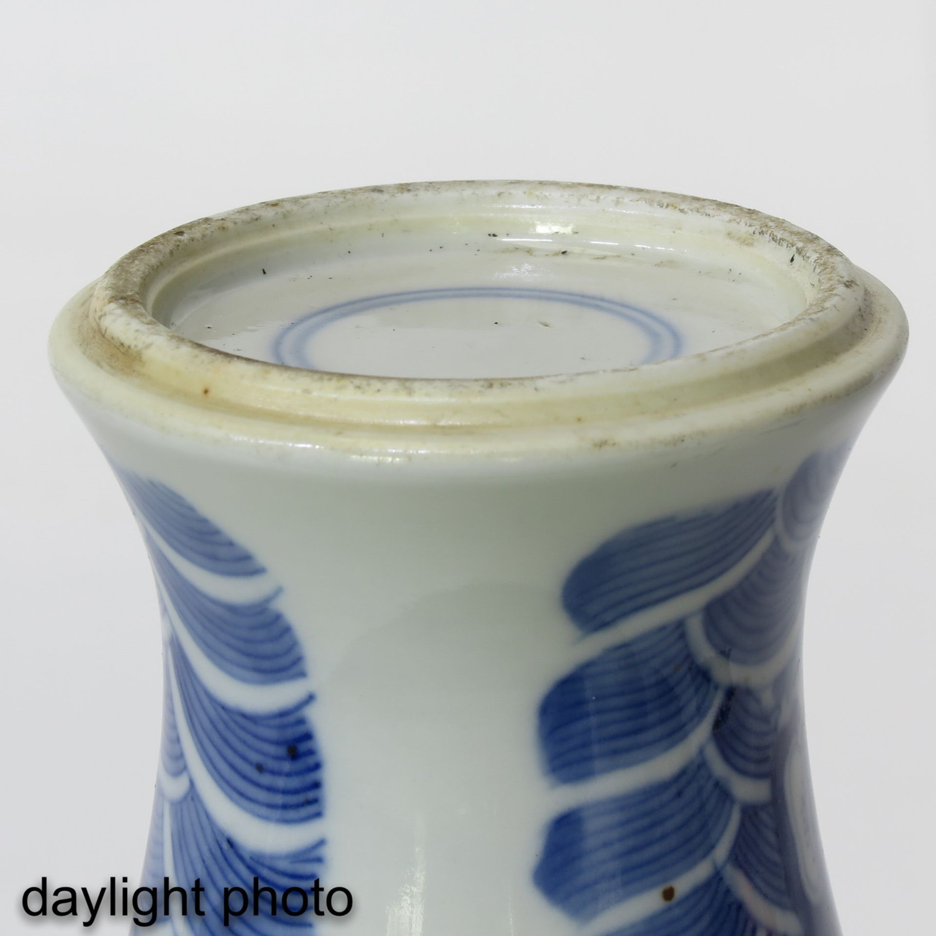 A Blue and White Vase - Bild 8 aus 9