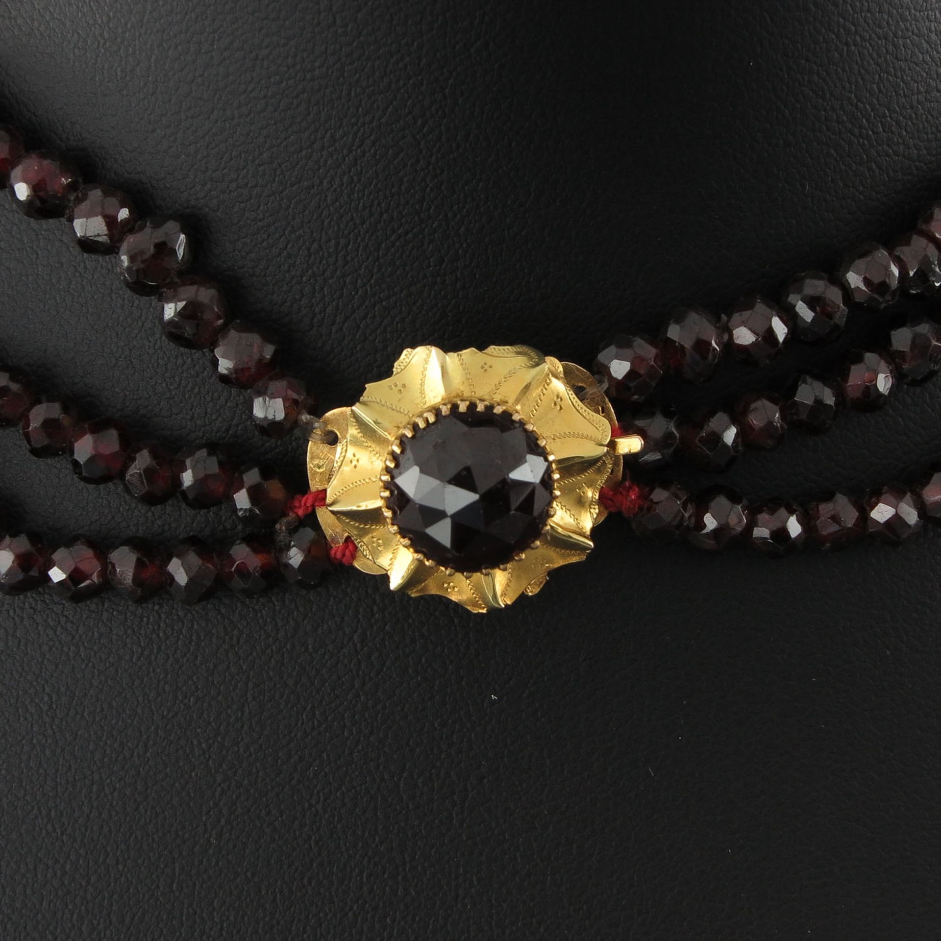 A Collection of Garnet Jewelry - Bild 2 aus 5