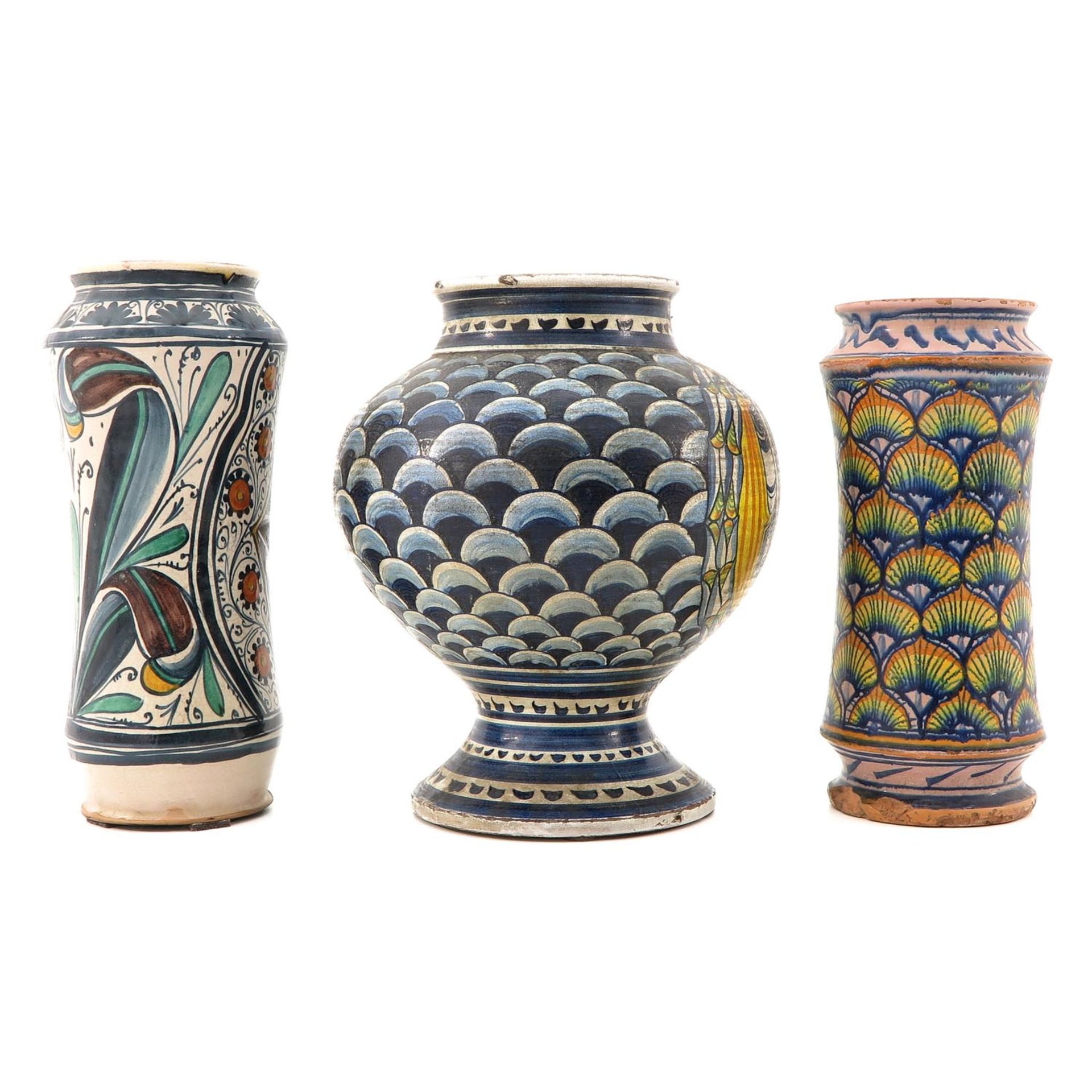 A Collection of Polychrome Pottery Circa 1800 - Bild 4 aus 9