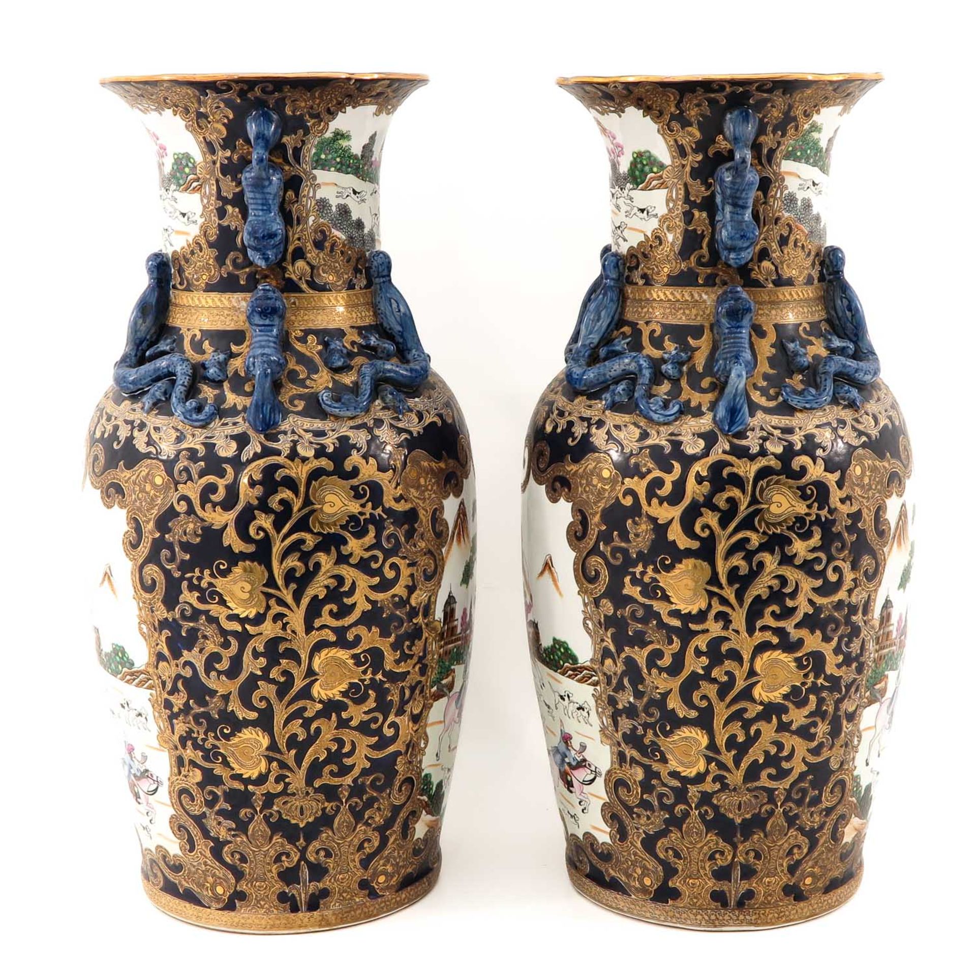 A Pair of Macao Vases - Bild 2 aus 10