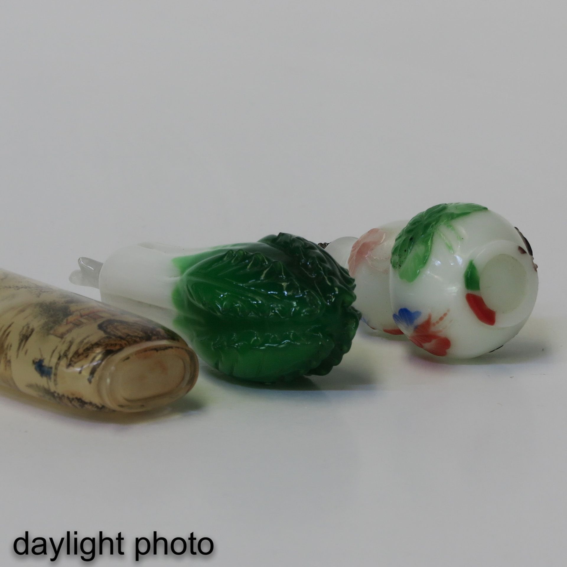 A Lot of 3 Snuff Bottles - Bild 8 aus 10