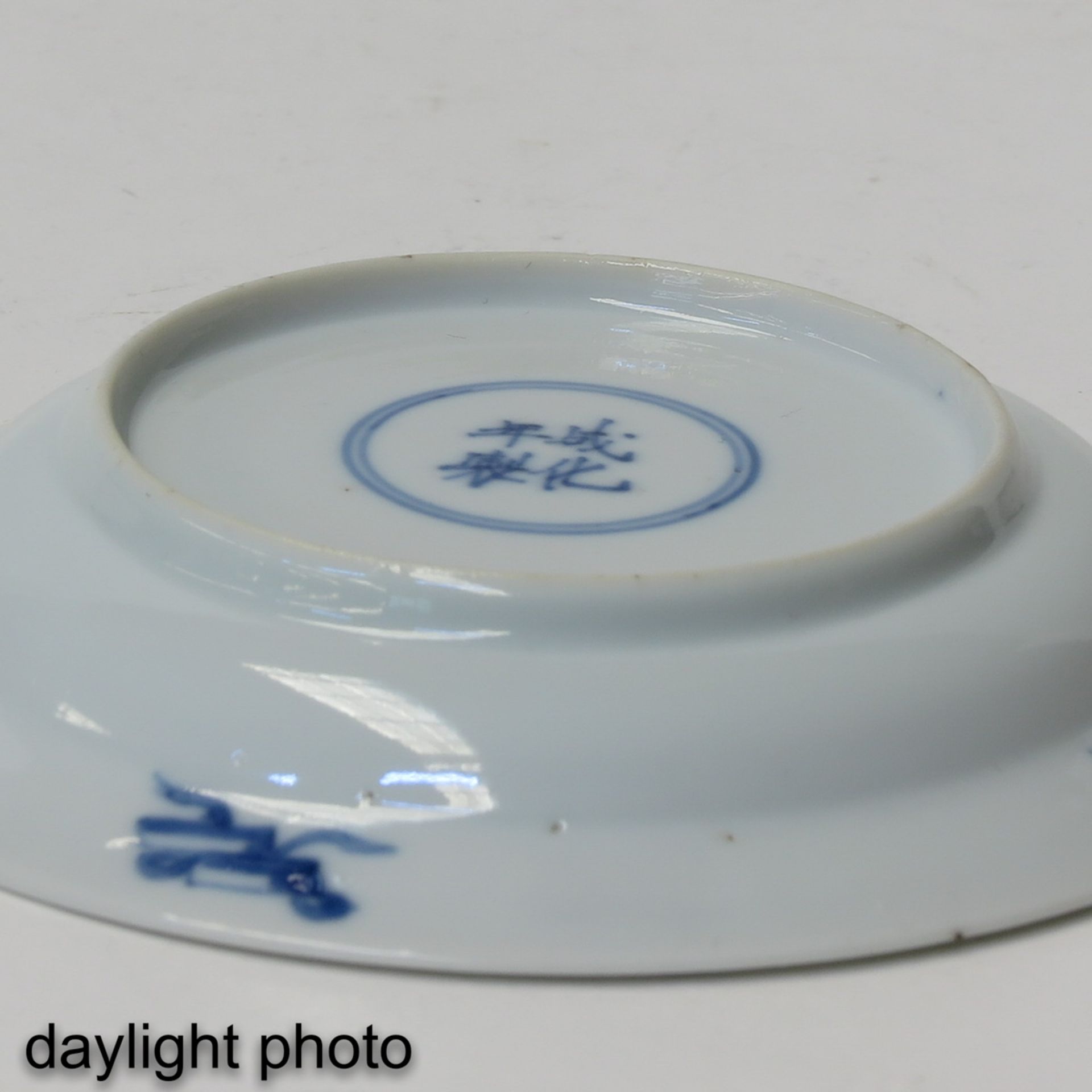 A Series of 3 Small Blue and White Plates - Bild 10 aus 10