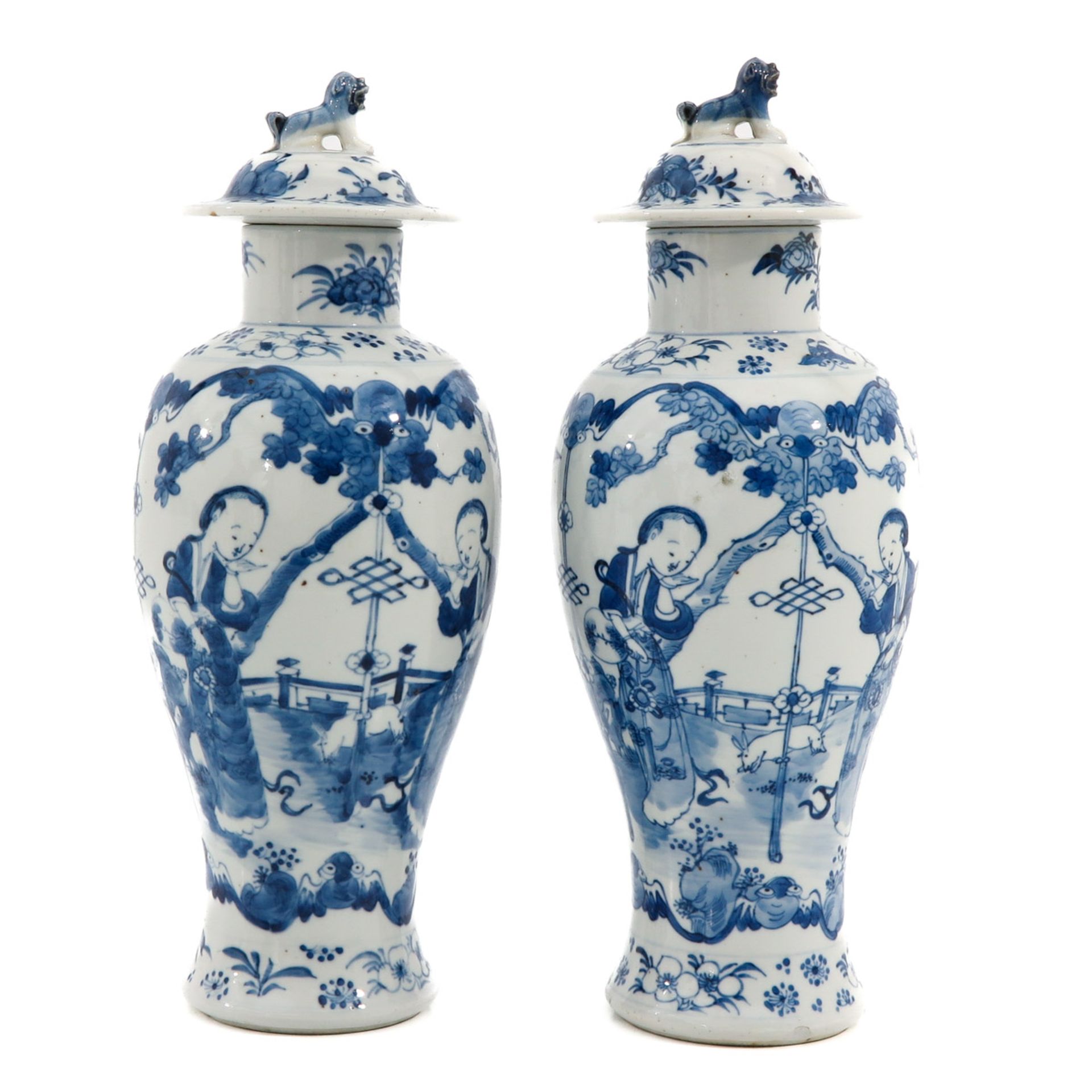 A Pair of Blue and White Garniture Vases - Bild 3 aus 9