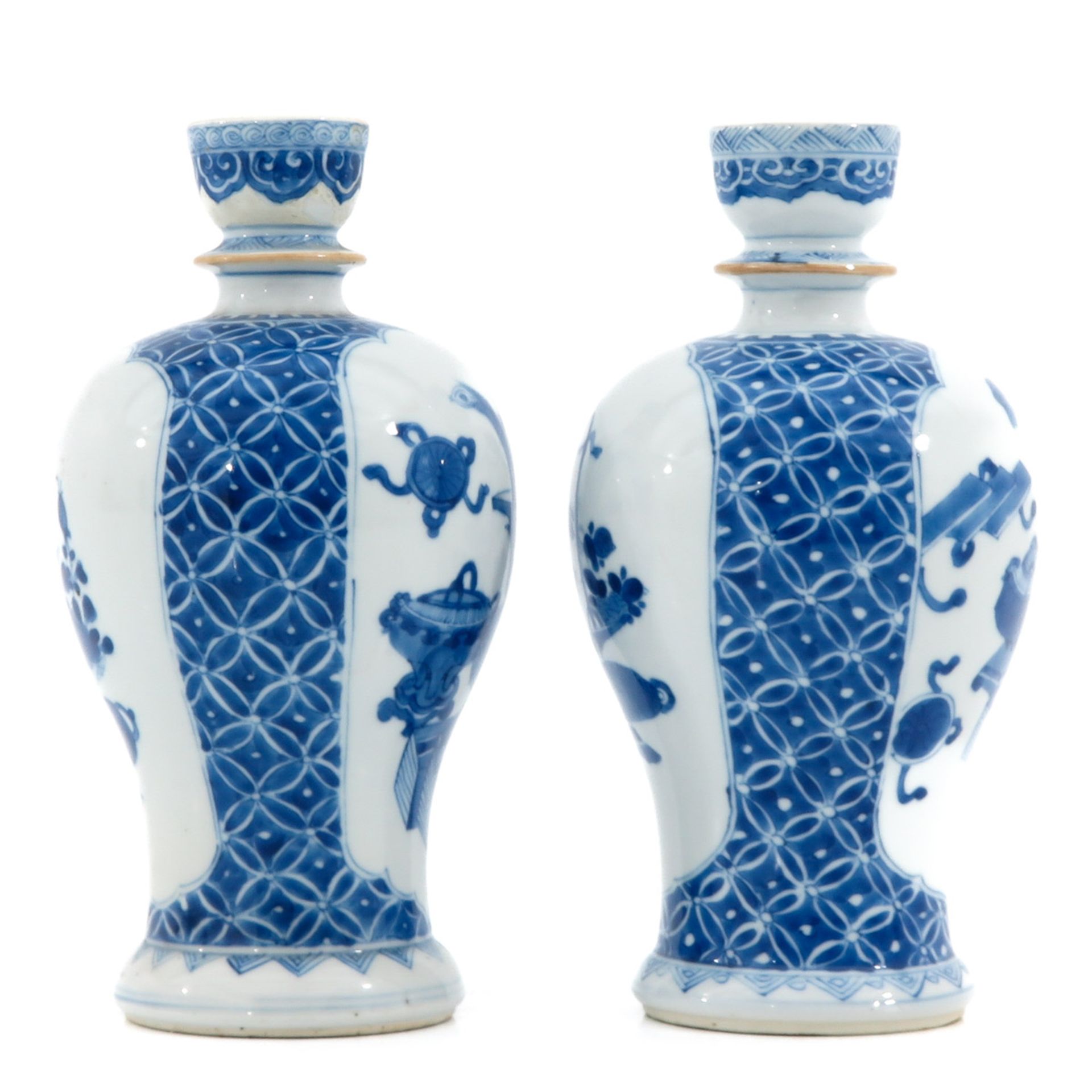 A Pair of Blue and White Candlesticks - Image 4 of 9
