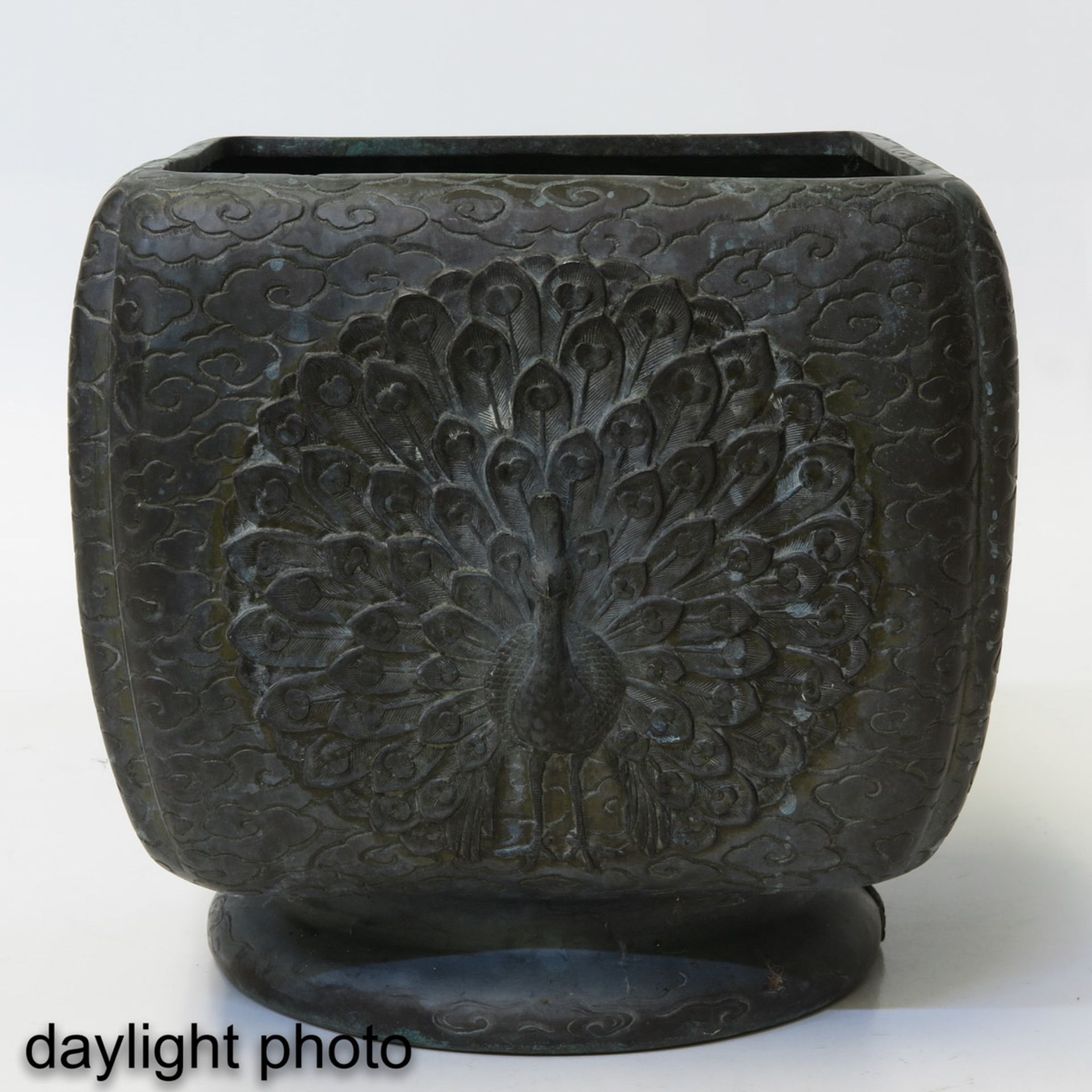 A Bronze Vase - Bild 7 aus 10