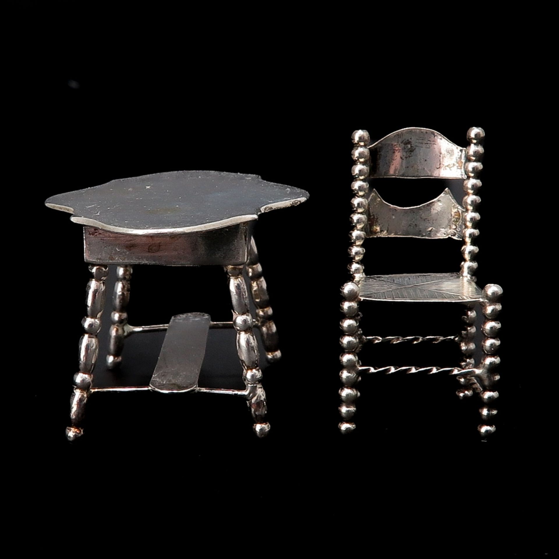 A Miniature Silver Table and Chair - Image 4 of 7