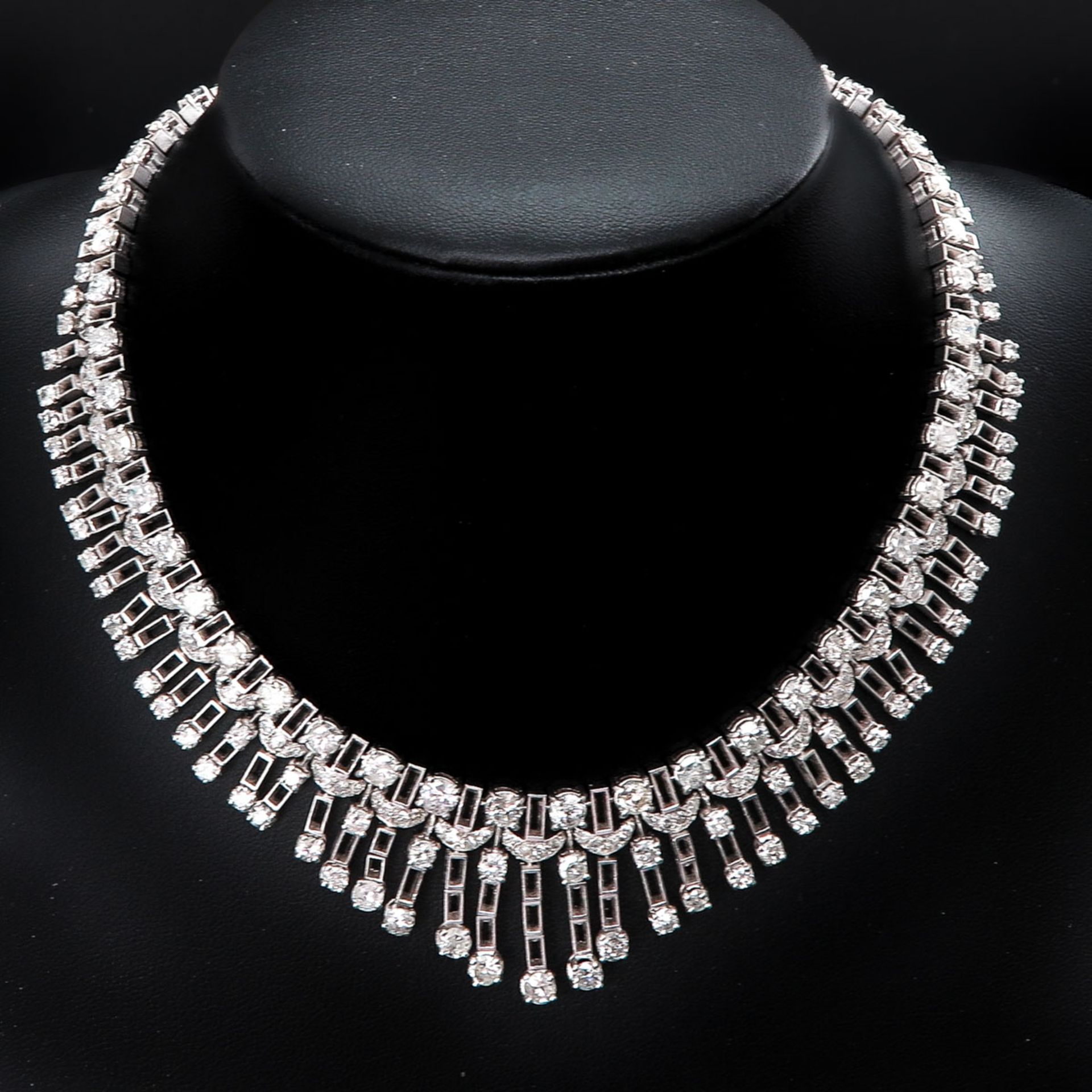 A Platinum and Diamond Necklace - Image 3 of 3