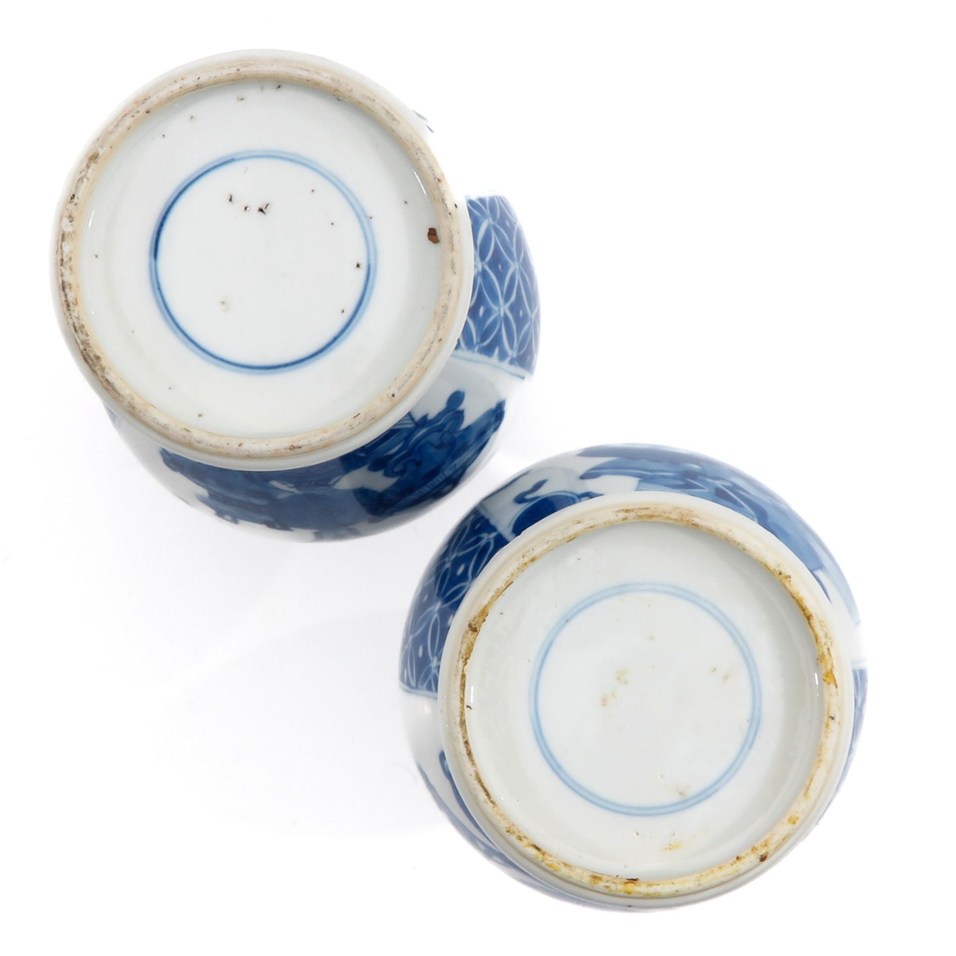 A Pair of Blue and White Candlesticks - Image 6 of 9