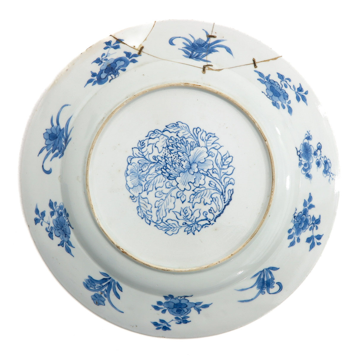 A Lot of 2 Blue and White Plates - Image 4 of 9