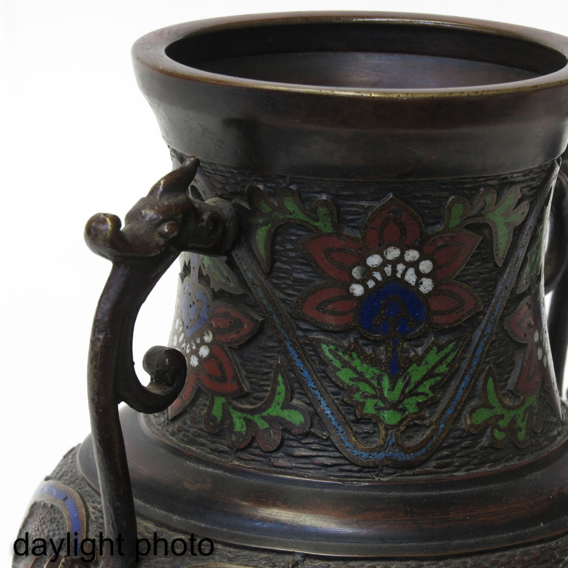 A Bronze Censer and Cloisonne Vase - Bild 10 aus 10