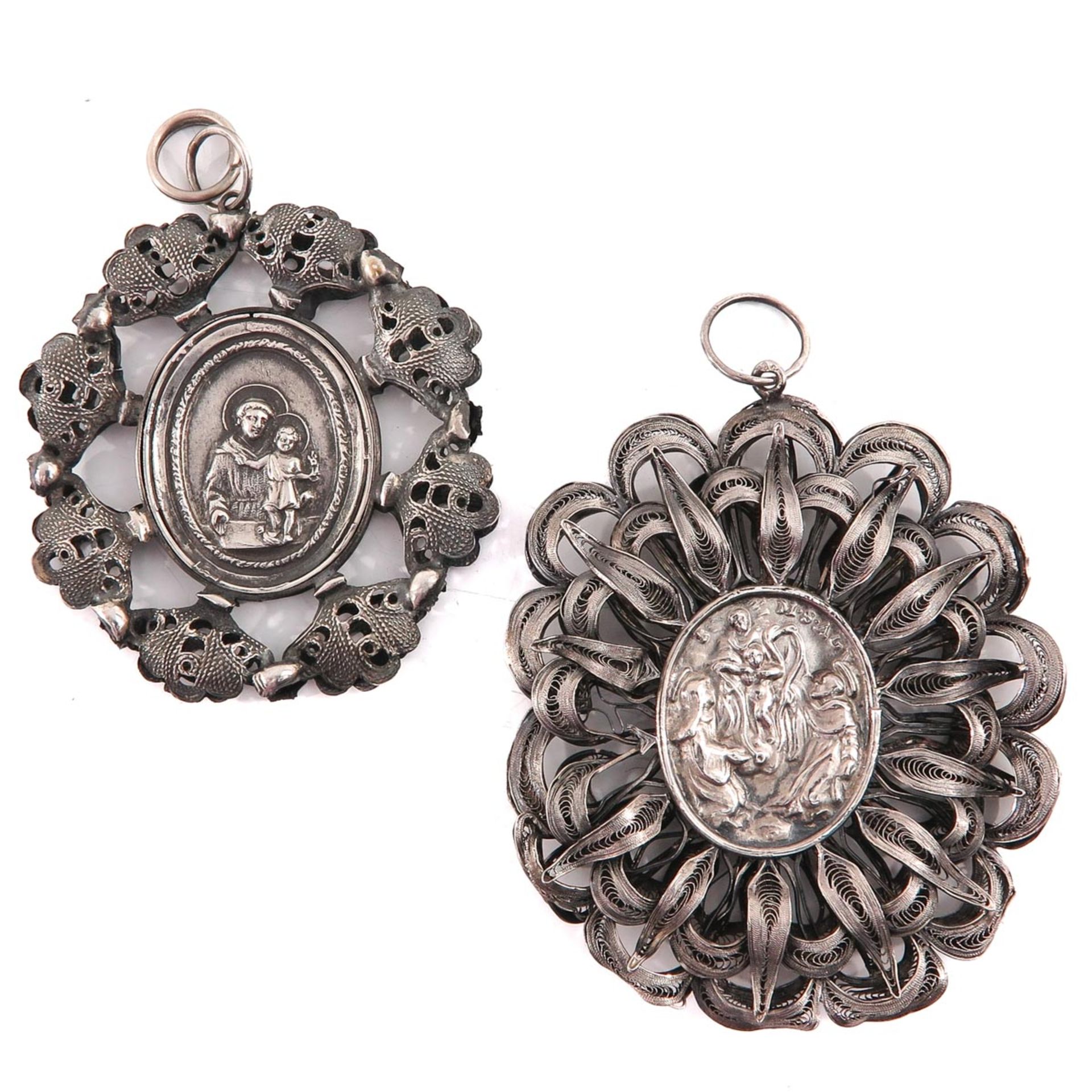 A Lot of 2 Silver Religious Medallions - Image 2 of 6