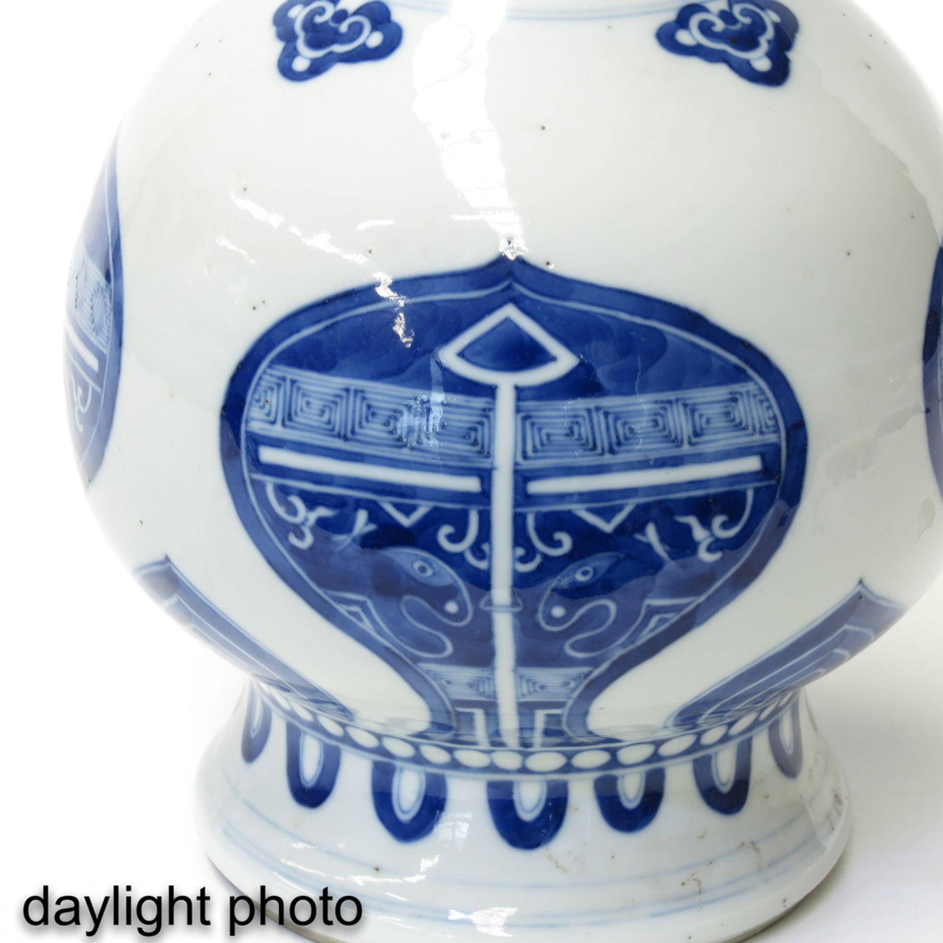 A Blue and White Garlic Mouth Vase - Bild 10 aus 10