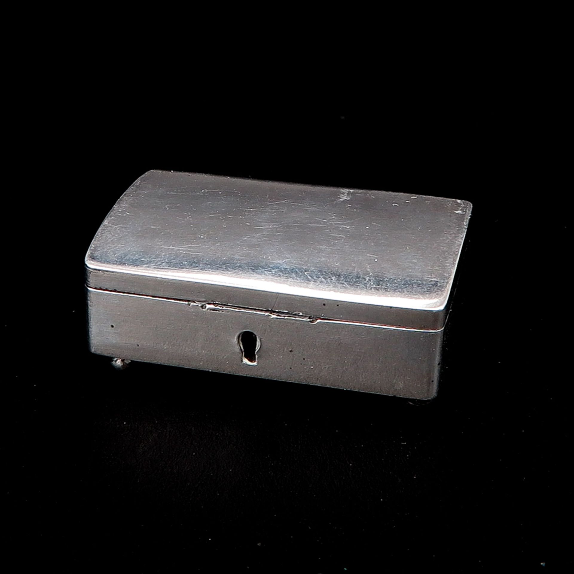 A Silver Miniature Box - Image 2 of 10