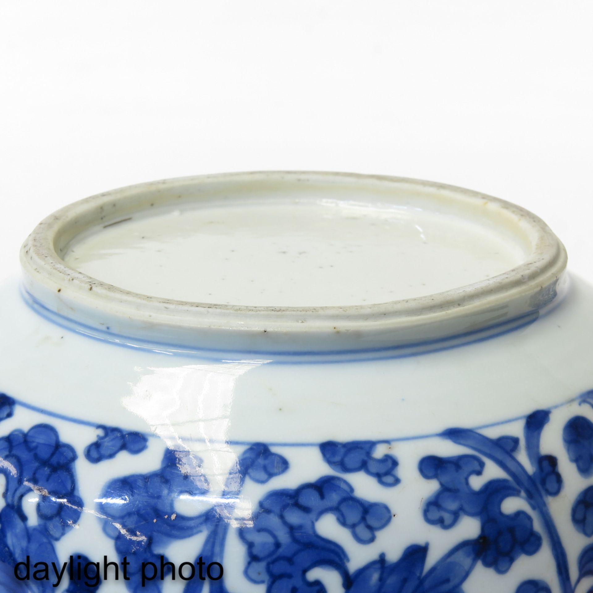 A Blue and White Jar with Cover - Bild 8 aus 9