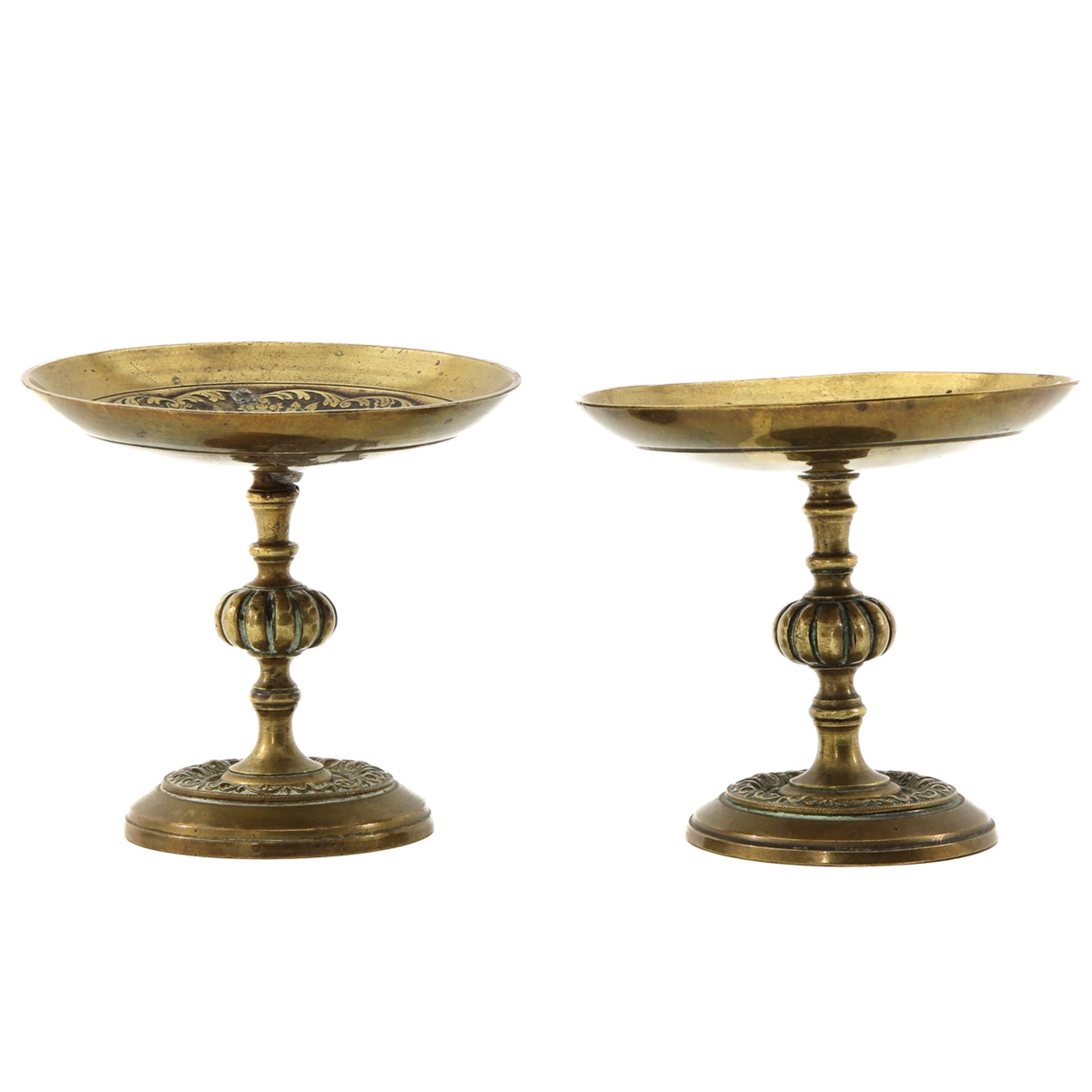 A Pair of 19th Century Brass Tazzas - Bild 4 aus 10