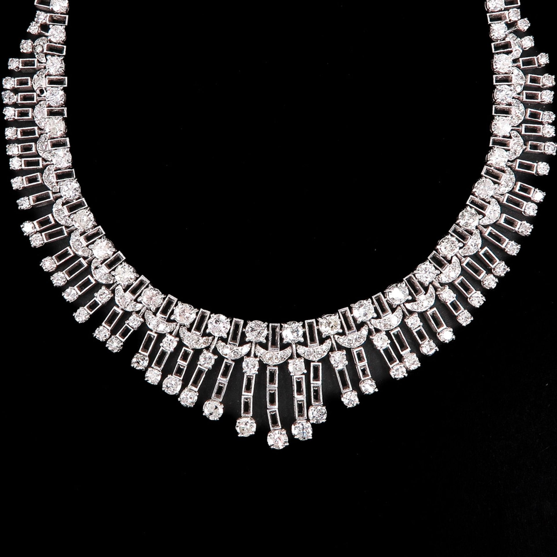 A Platinum and Diamond Necklace - Image 2 of 3