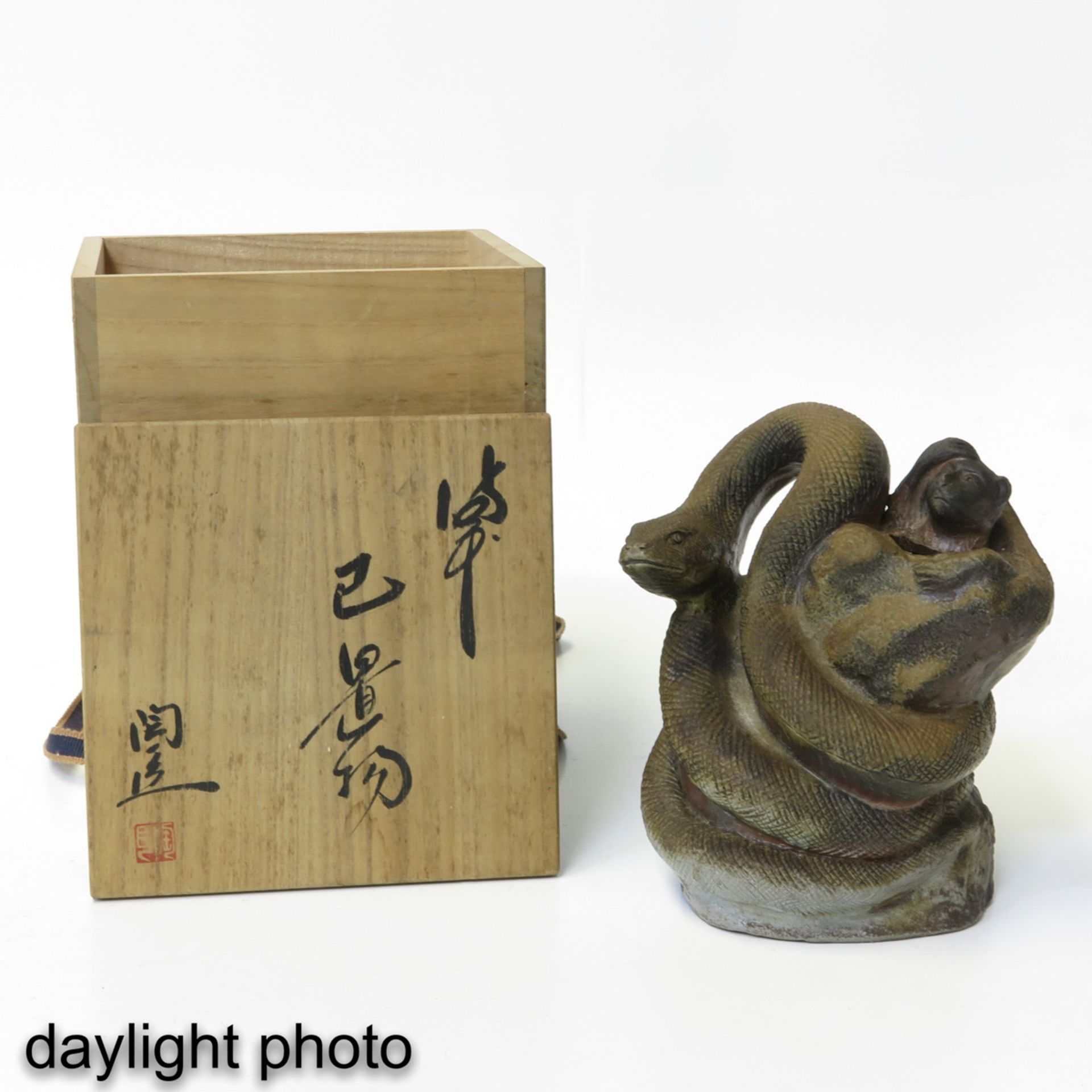 A Japanese Clay Sculpture with Box - Bild 9 aus 9