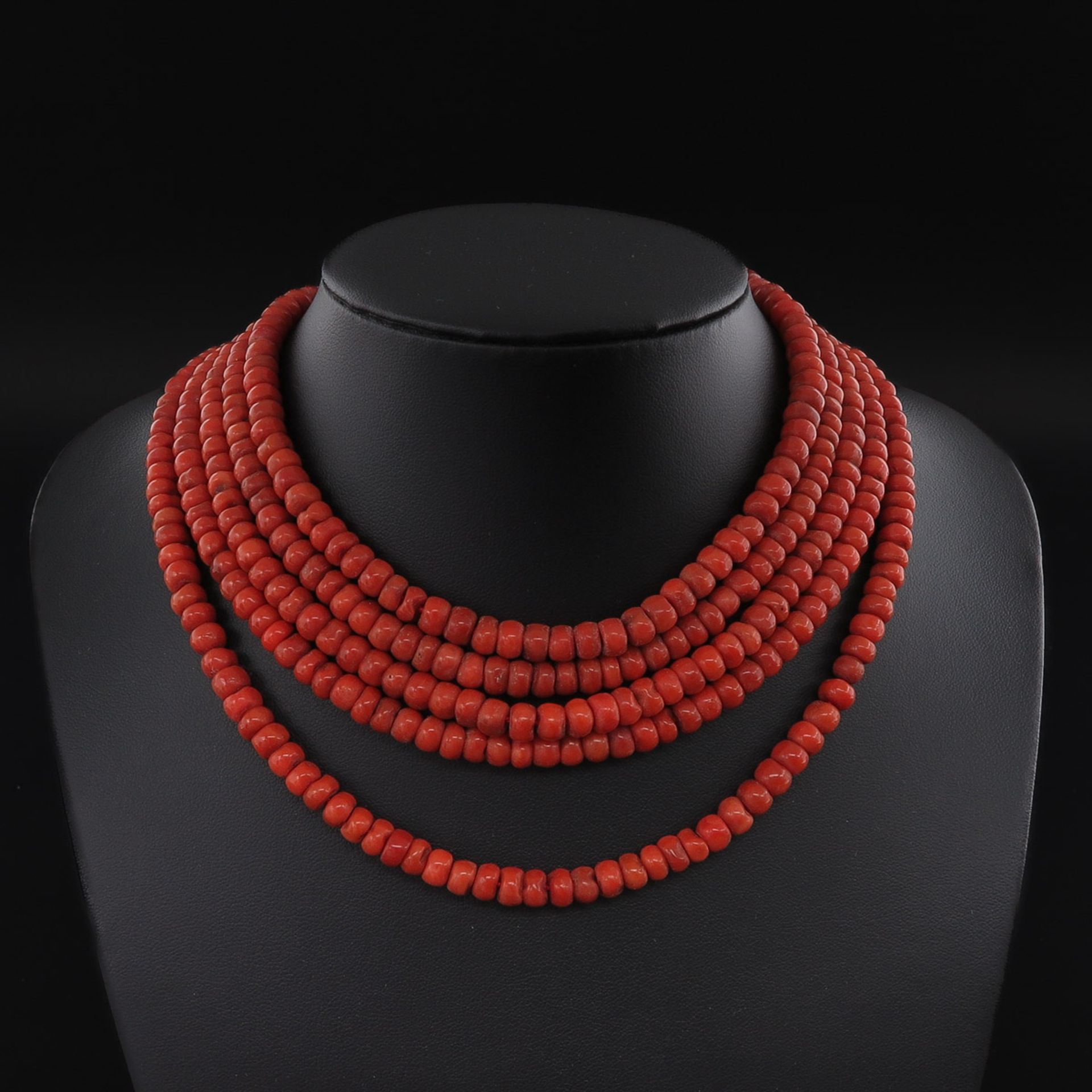 A 19th Century 5 Strand Red Coral Necklace - Image 4 of 4