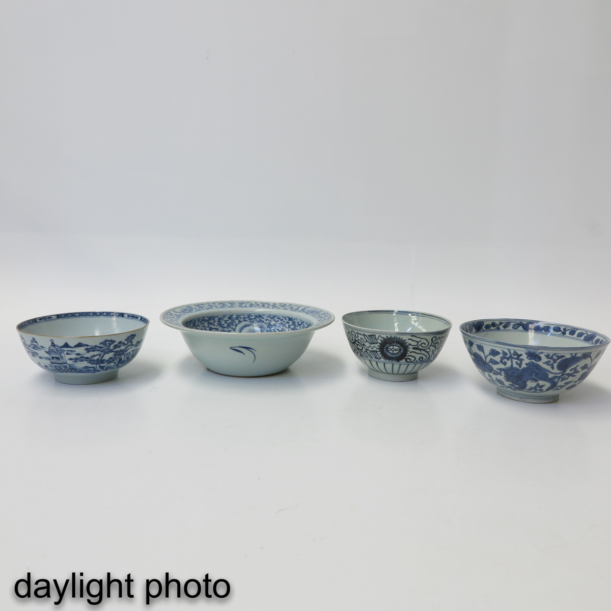 A Collection of 4 Bowls - Image 7 of 10