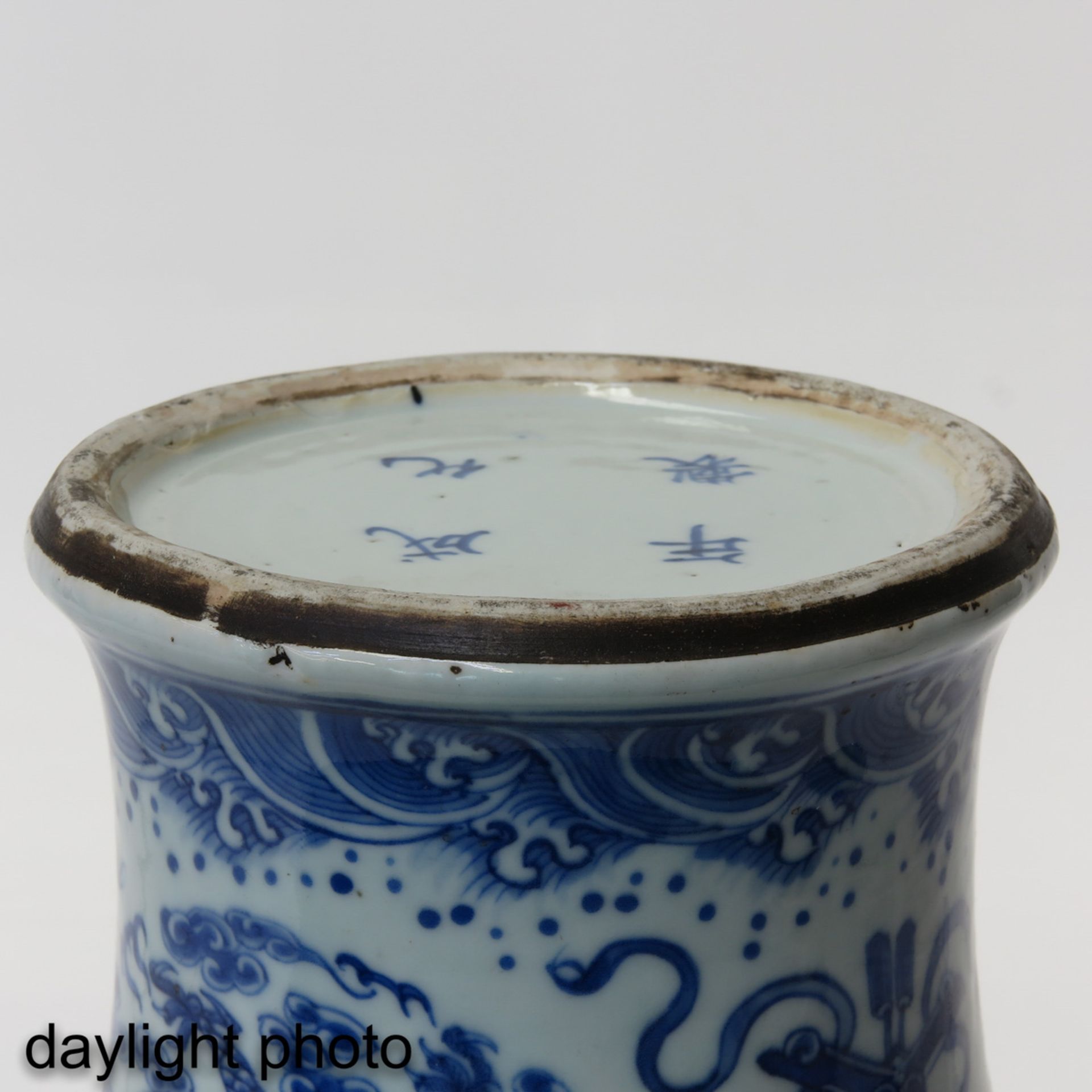 A Blue and White Vase - Bild 8 aus 10