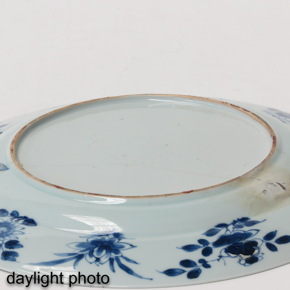 A Lot of 2 Blue and White Plates - Image 8 of 9