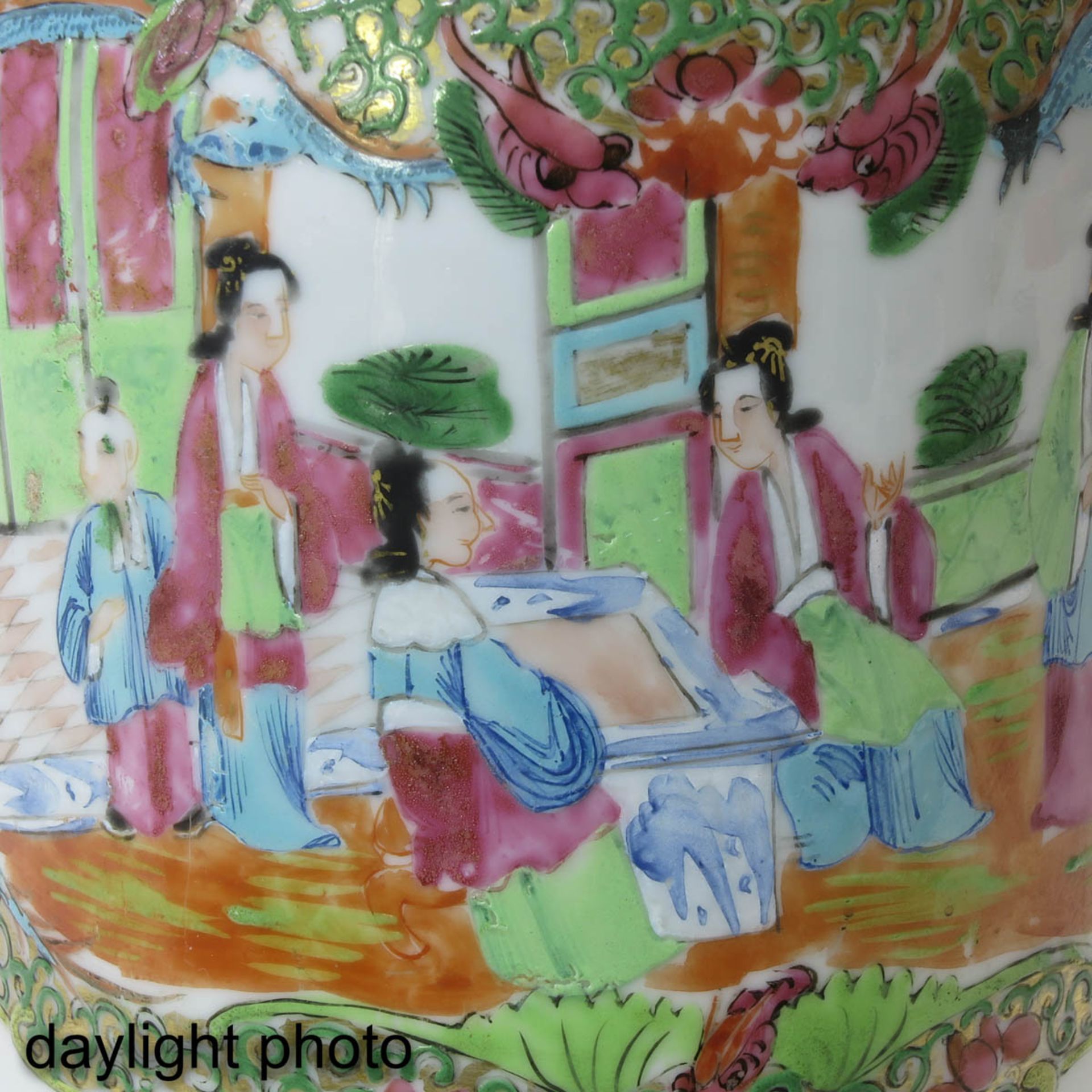 A Pair of Cantonese Vases - Bild 9 aus 9