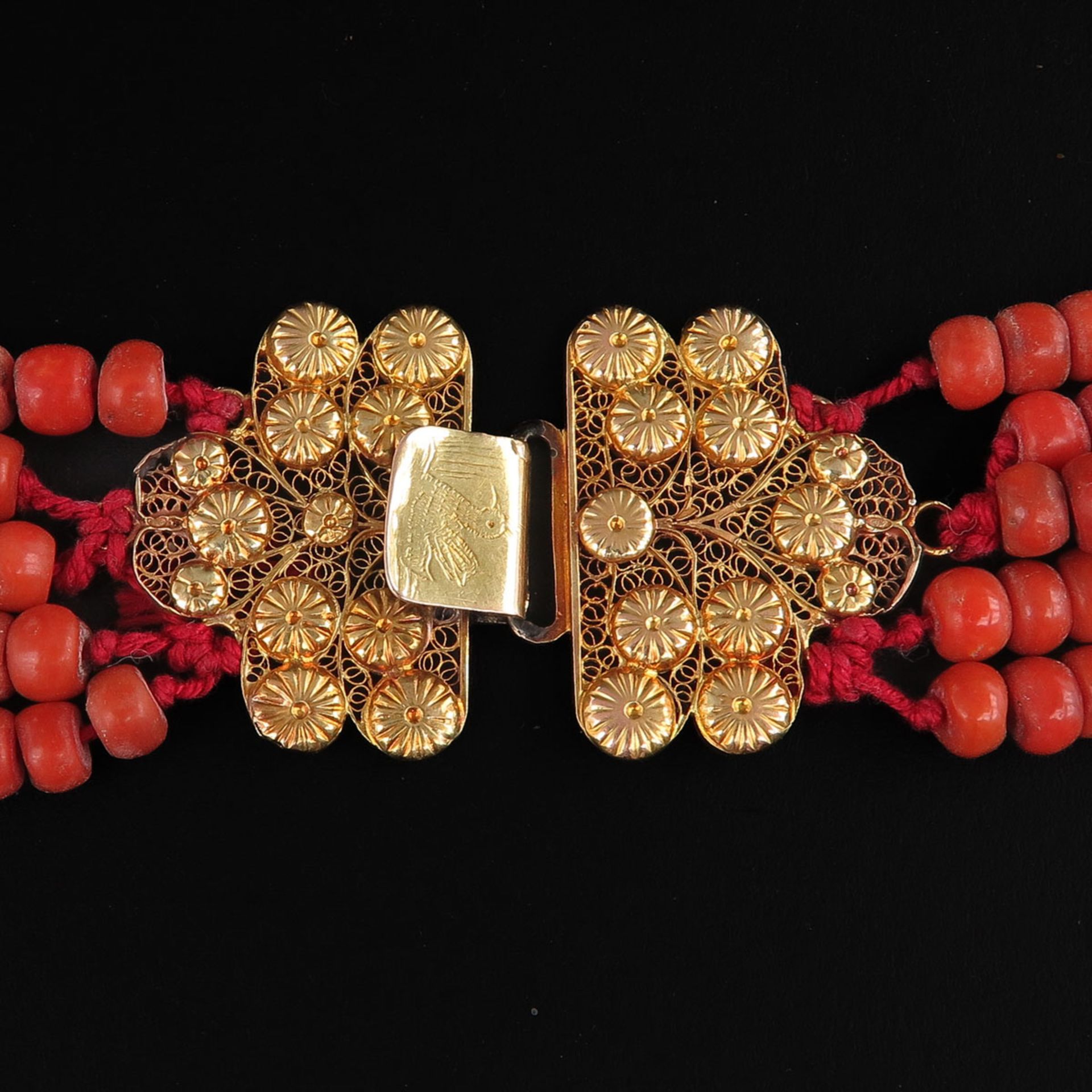 A 19th Century 5 Strand Red Coral Necklace - Bild 3 aus 4