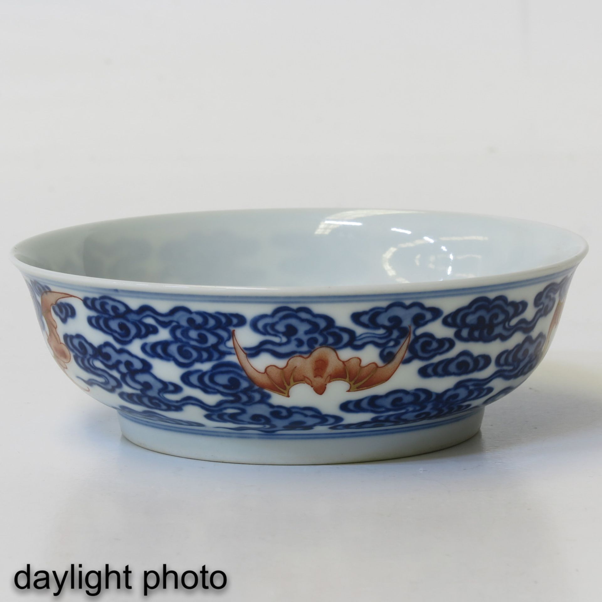 A Blue and Red Decor Bowl - Bild 7 aus 9