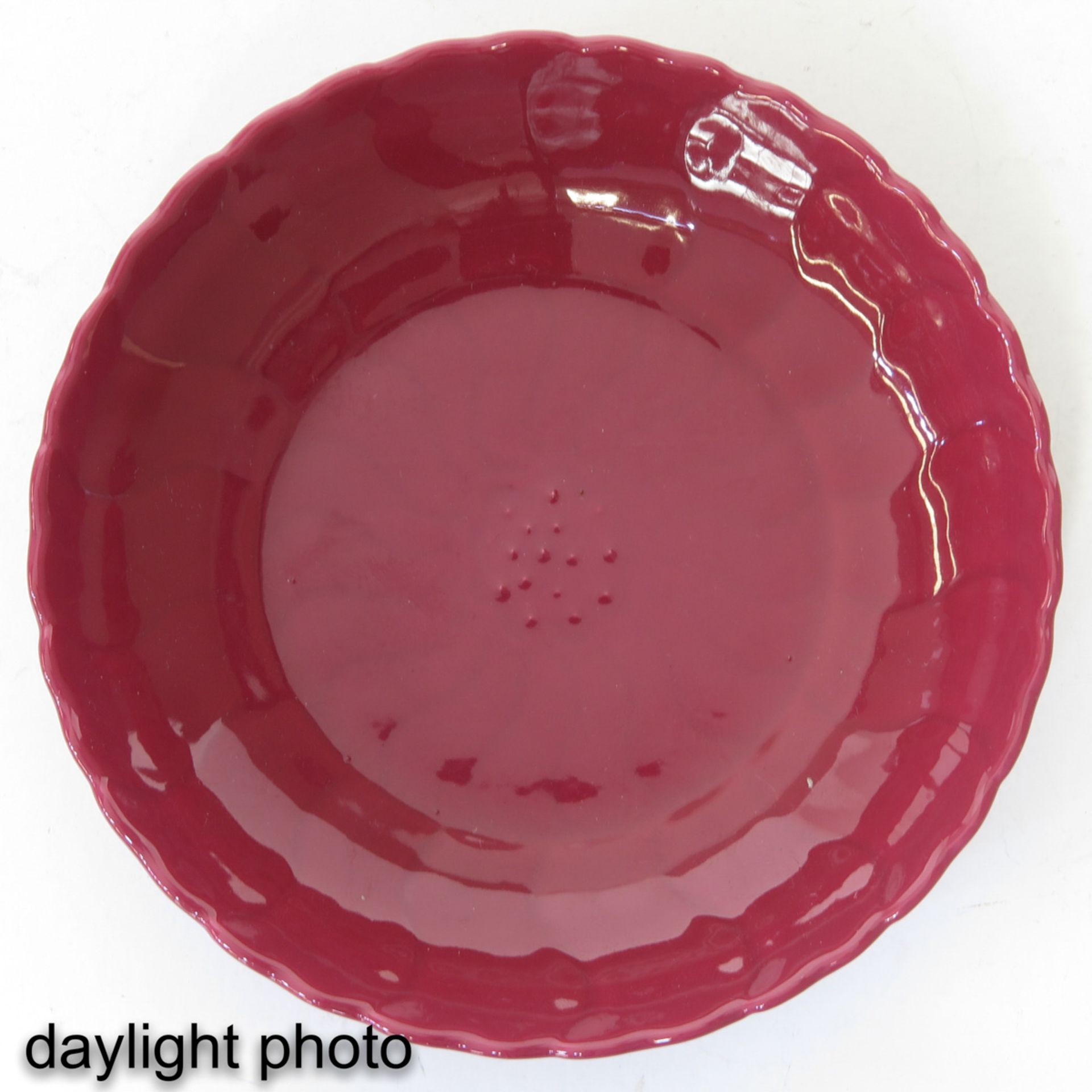 A Pair of Ruby Glaze Small Dishes - Bild 7 aus 9