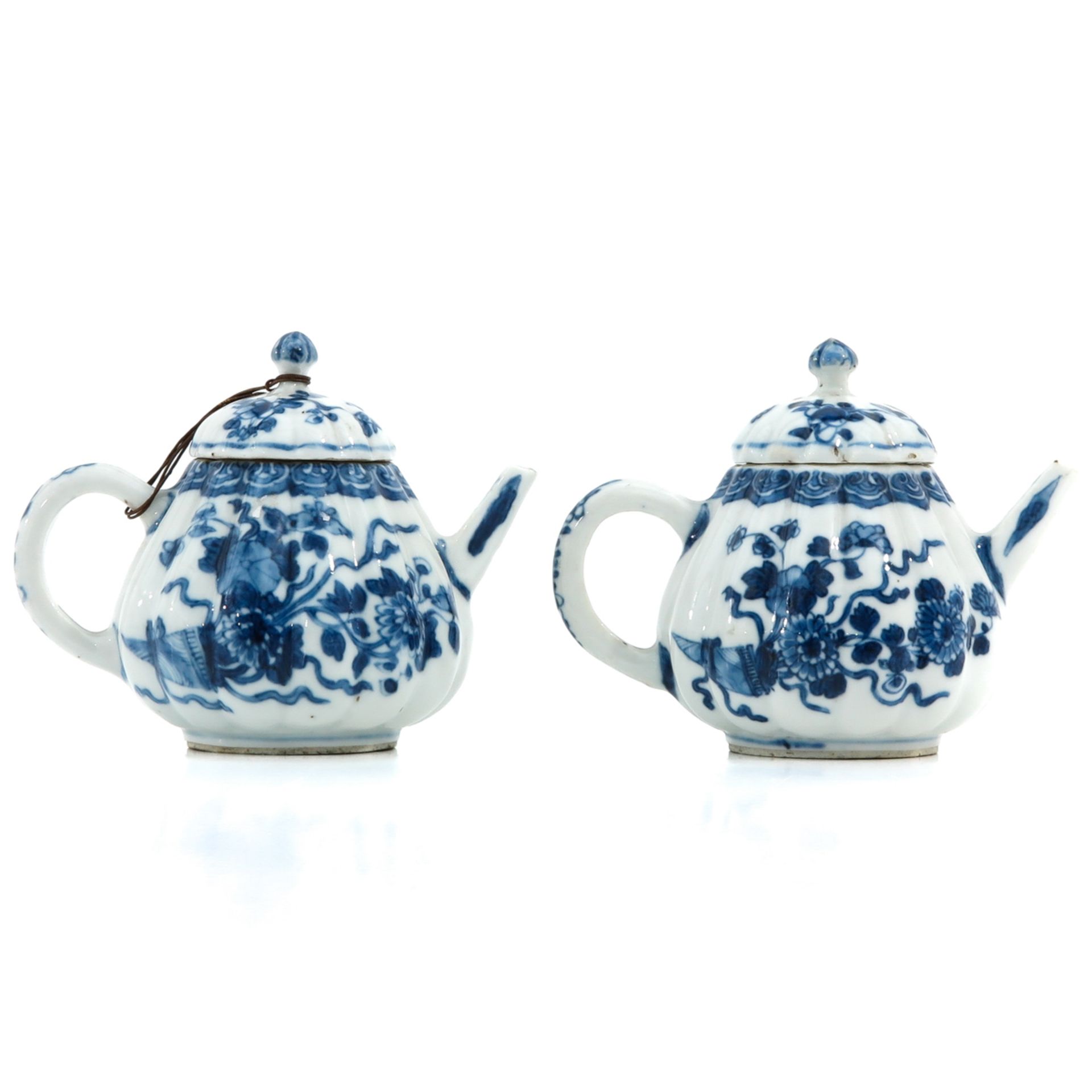 A Pair of Blue and White Teapots - Image 3 of 9