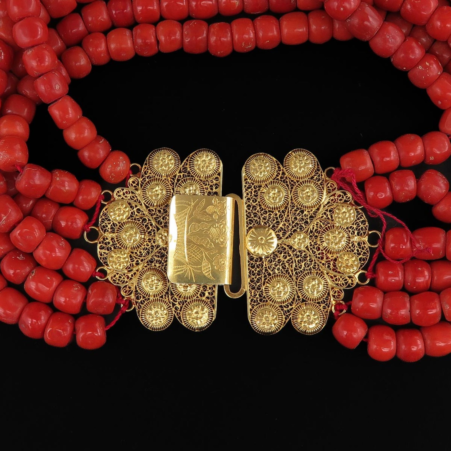 A 19th Century 6 Strand Red Coral Necklace on 18KG Clasp - Image 3 of 4