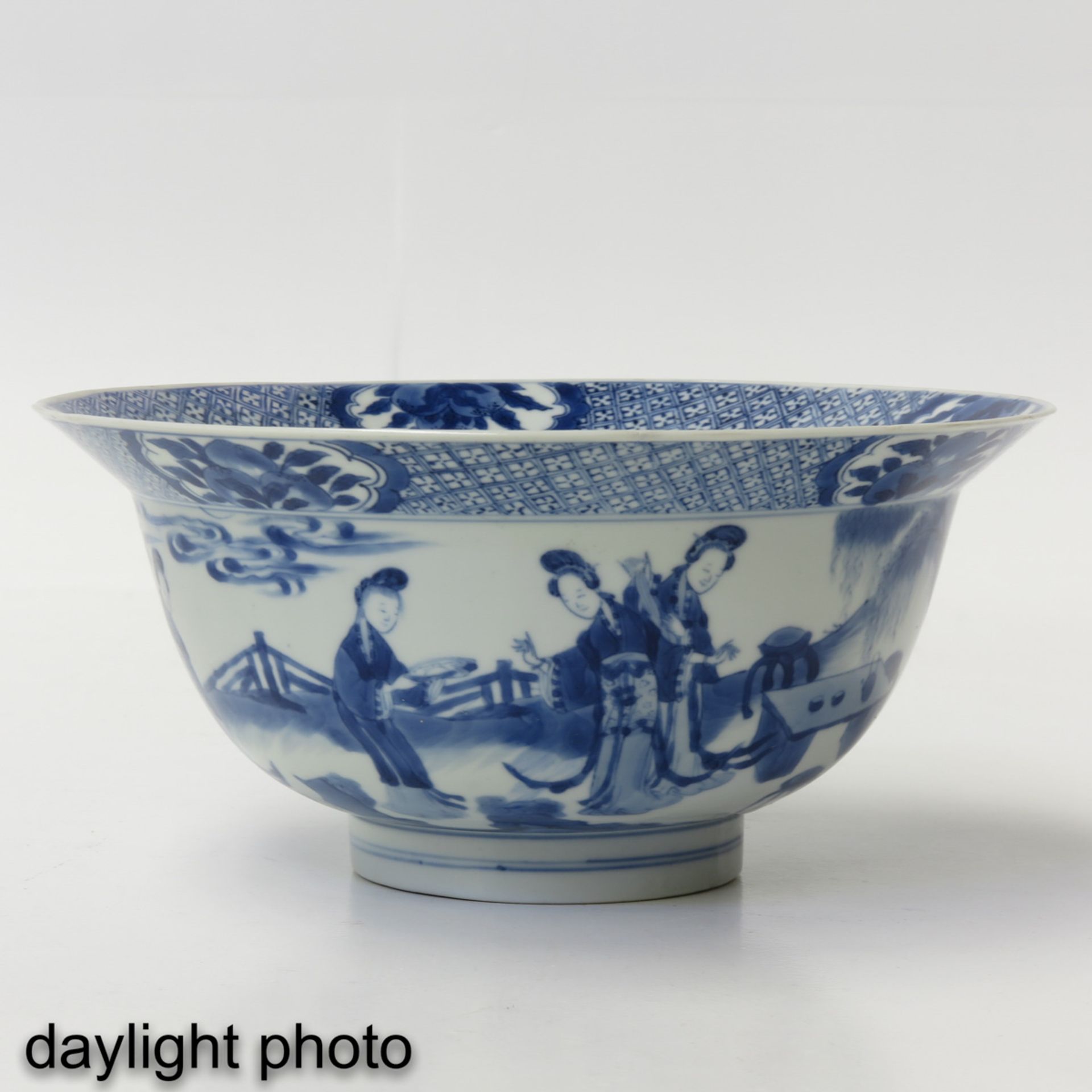 A Blue and White Flared Rim Bowl - Bild 7 aus 9
