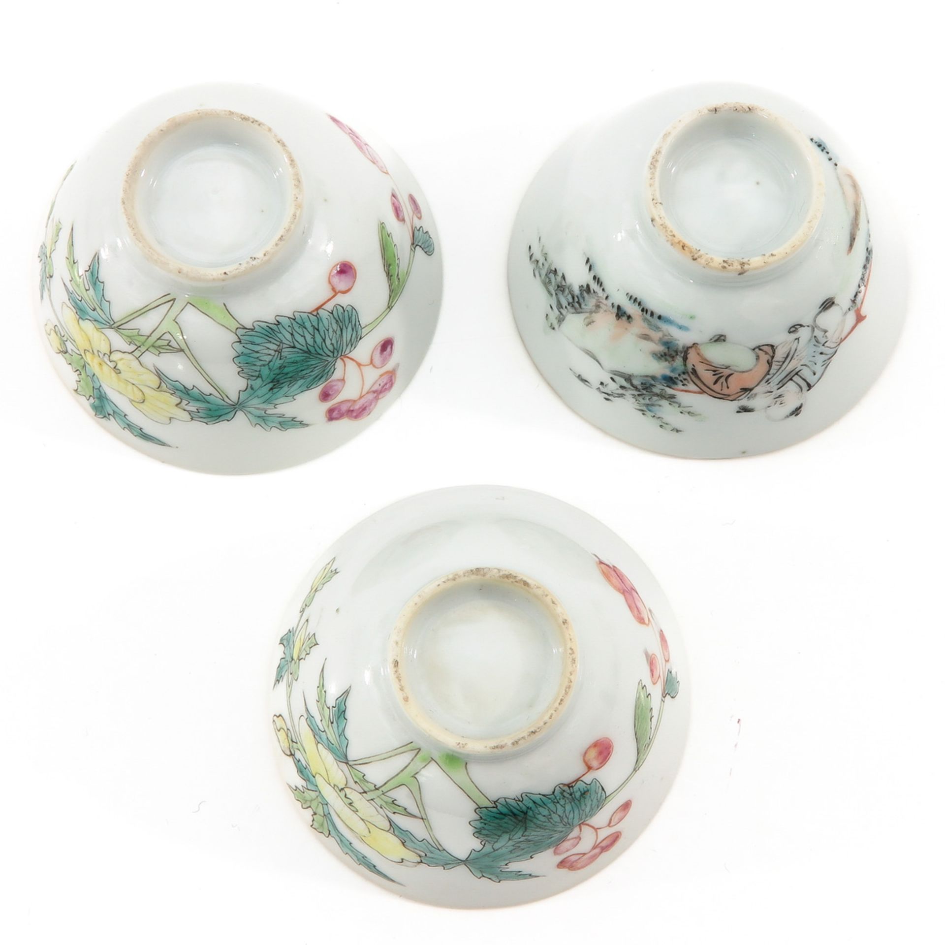 A Collection of 3 Famille Rose Cups - Image 6 of 9