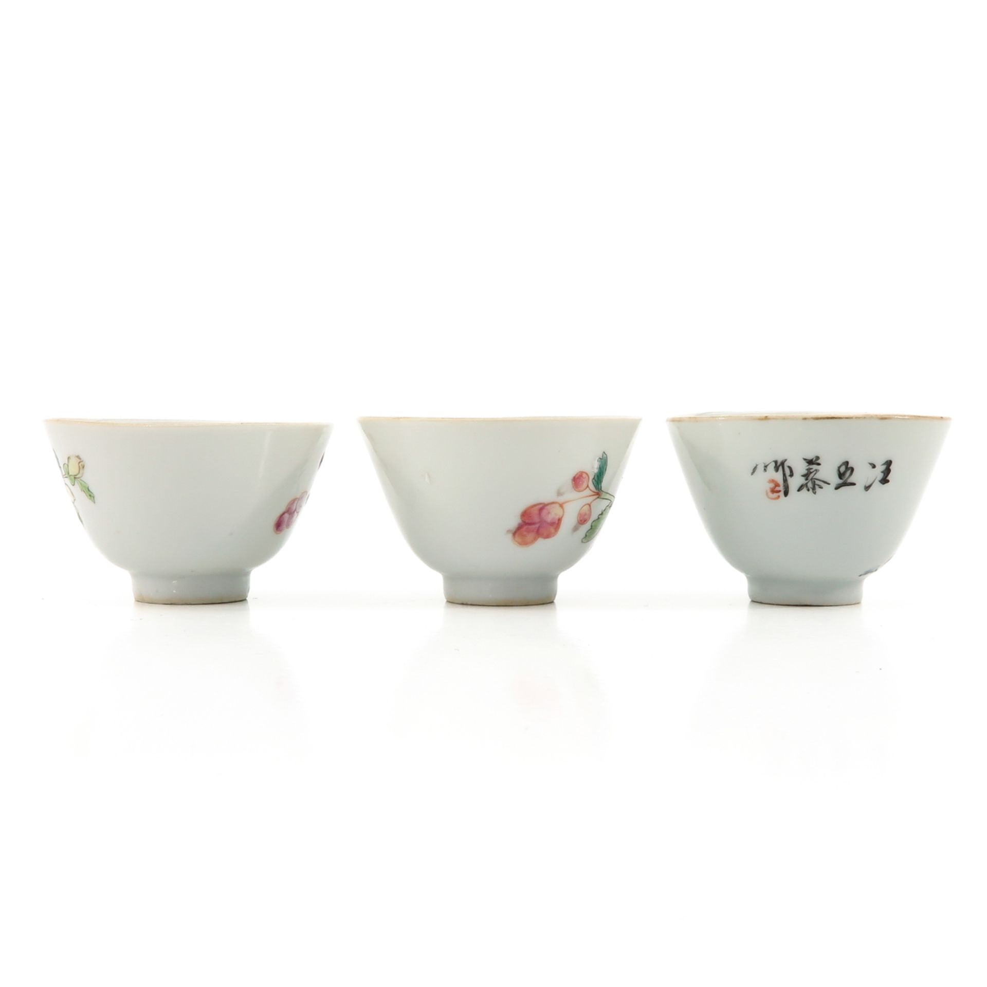A Collection of 3 Famille Rose Cups - Image 3 of 9