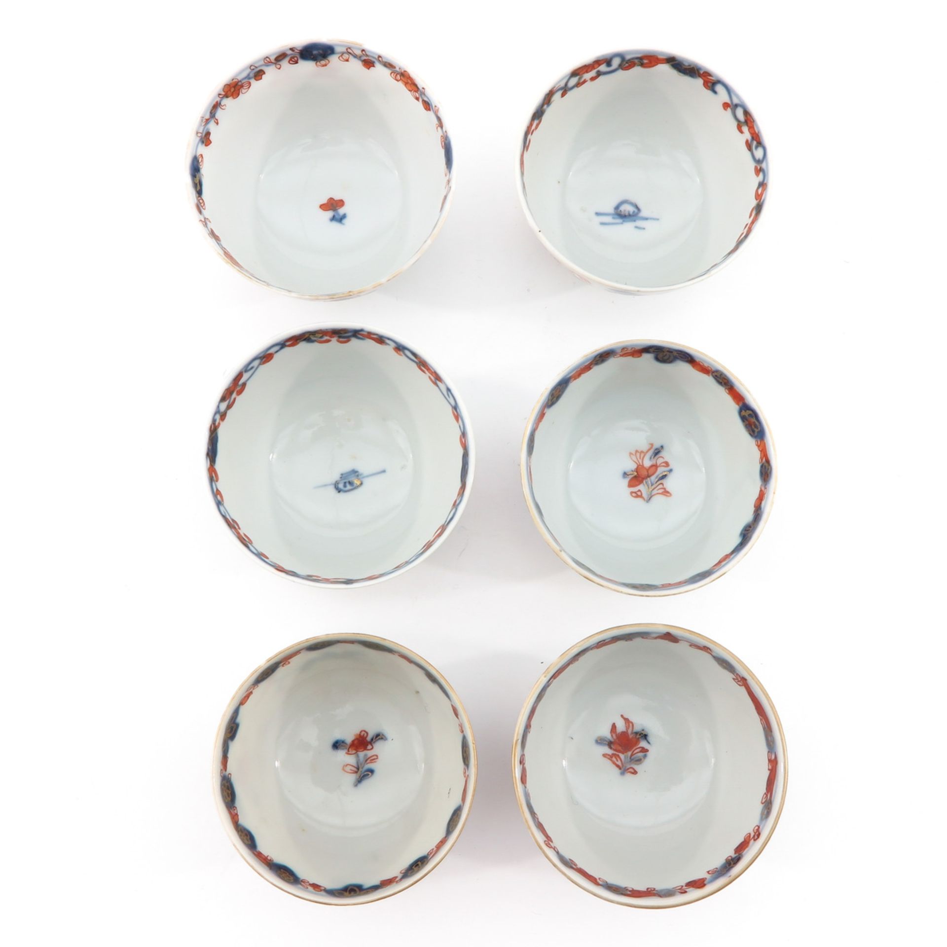 A Collection of Imari Cups and Saucers - Bild 5 aus 10