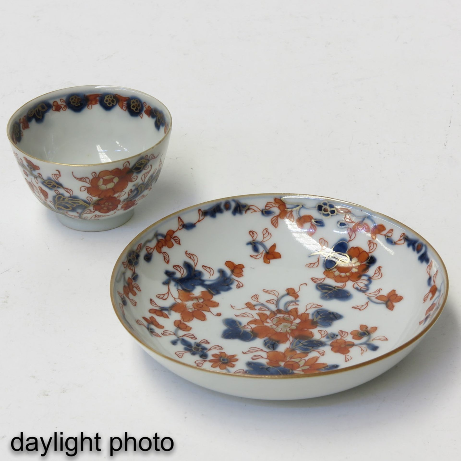 A Collection of Imari Cups and Saucers - Bild 9 aus 10