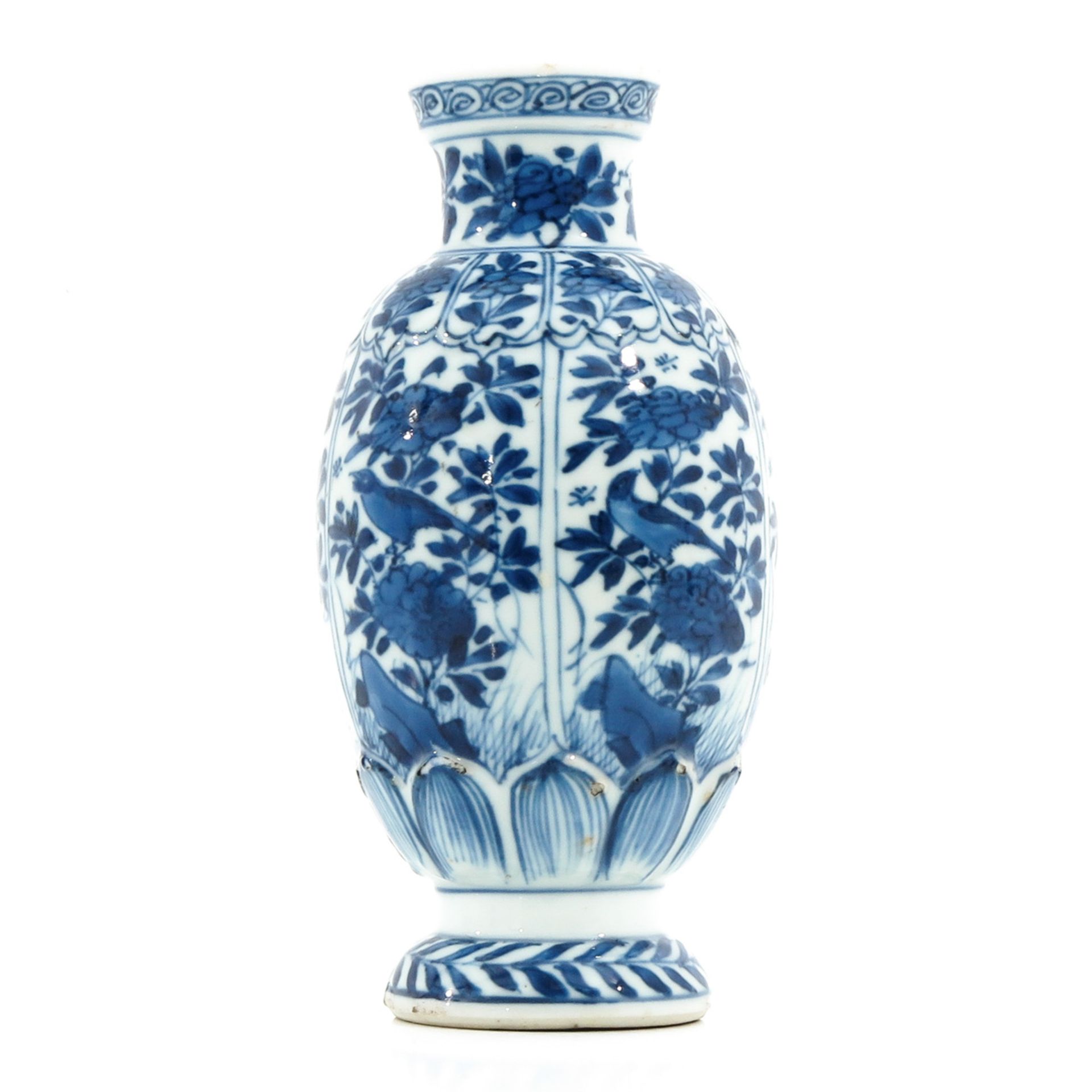 A Blue and White Vase - Bild 2 aus 9