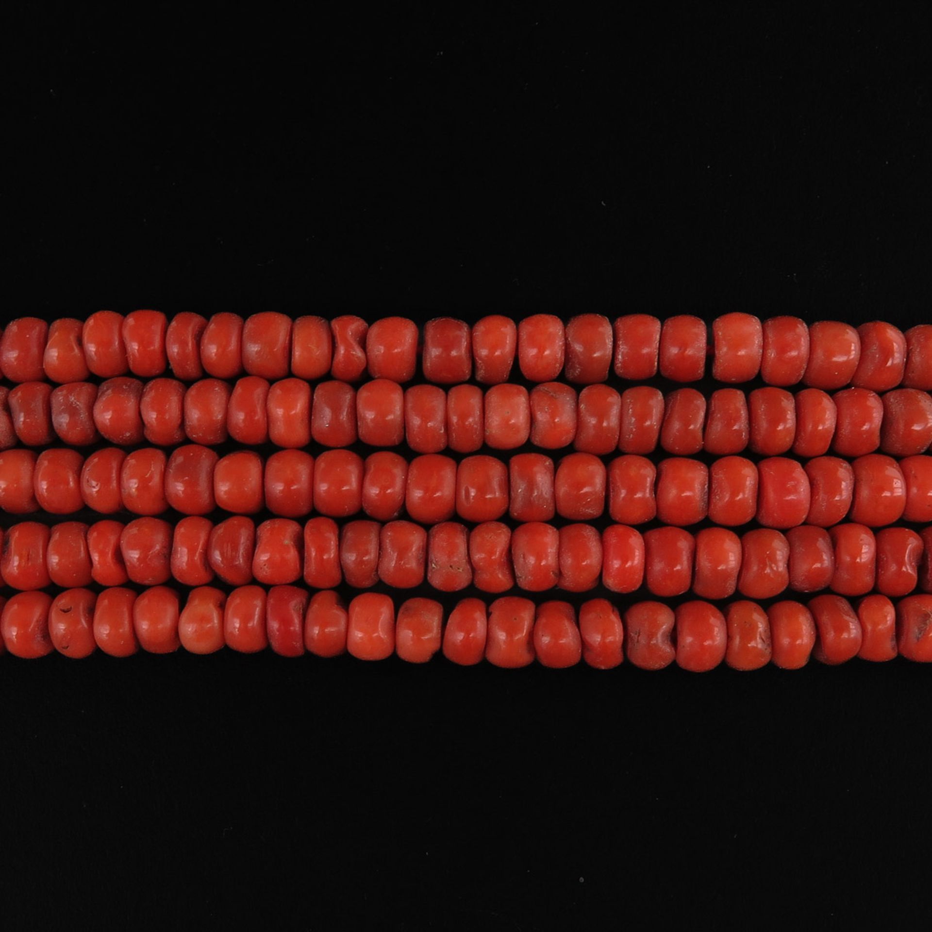 A 19th Century 5 Strand Red Coral Necklace - Image 2 of 4